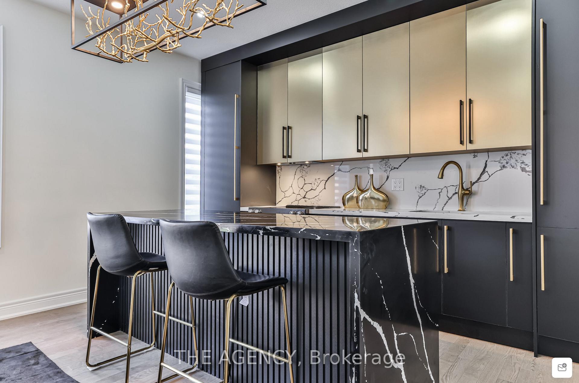 Photo 3 of 152 Coldwell Bay Circle, Vaughan, Kleinburg — HOMEH