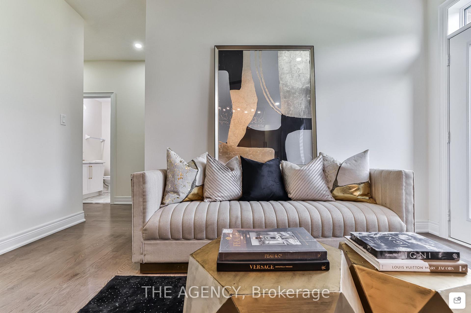 Photo 7 of 152 Coldwell Bay Circle, Vaughan, Kleinburg — HOMEH