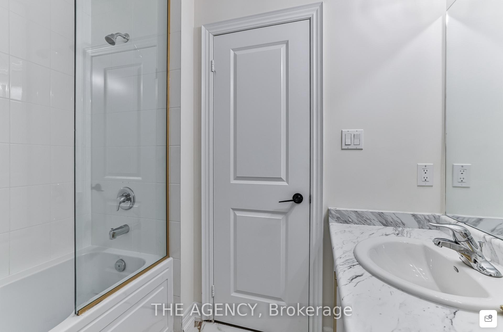Photo 6 of 152 Coldwell Bay Circle, Vaughan, Kleinburg — HOMEH