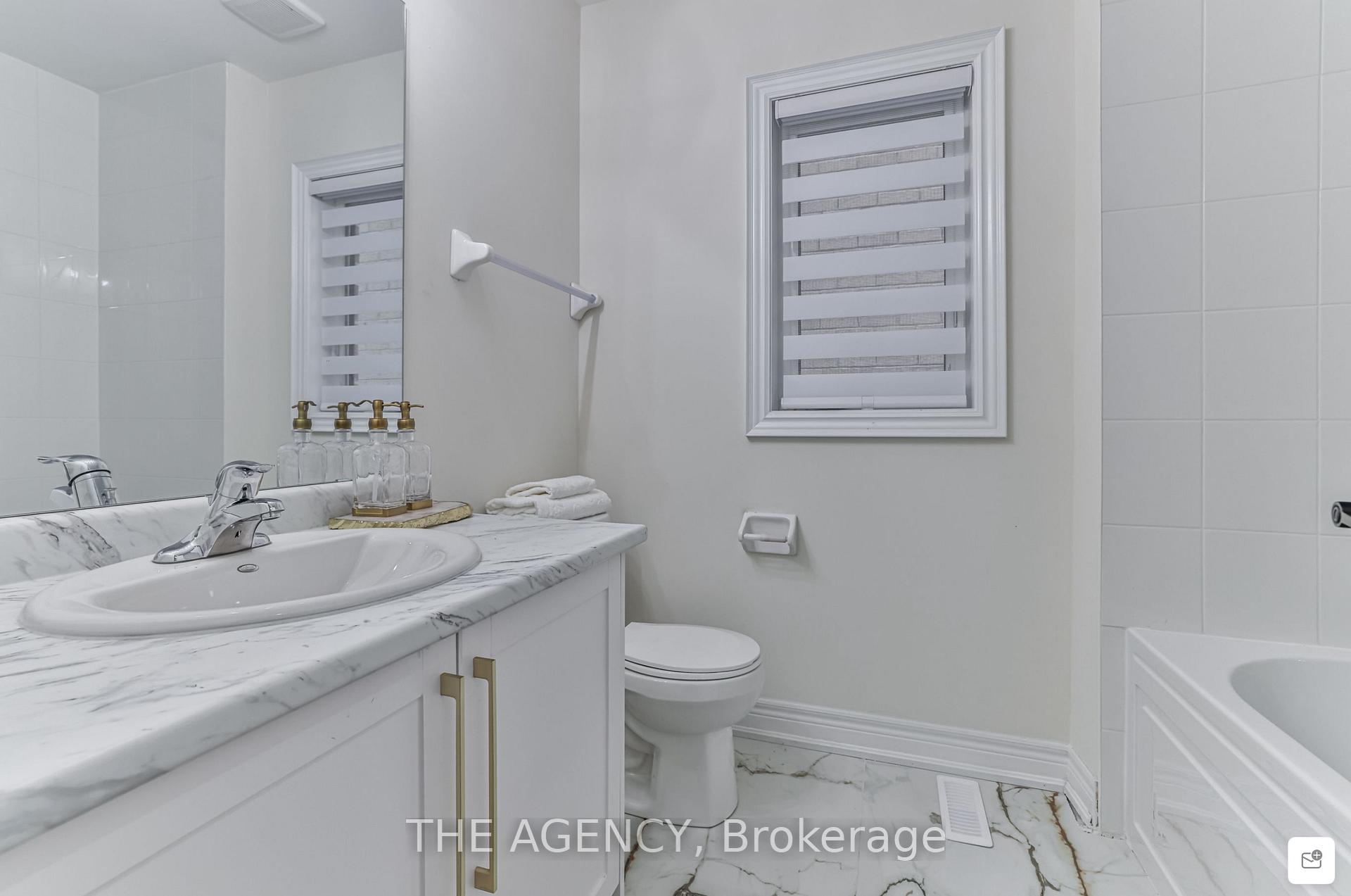 Photo 9 of 152 Coldwell Bay Circle, Vaughan, Kleinburg — HOMEH