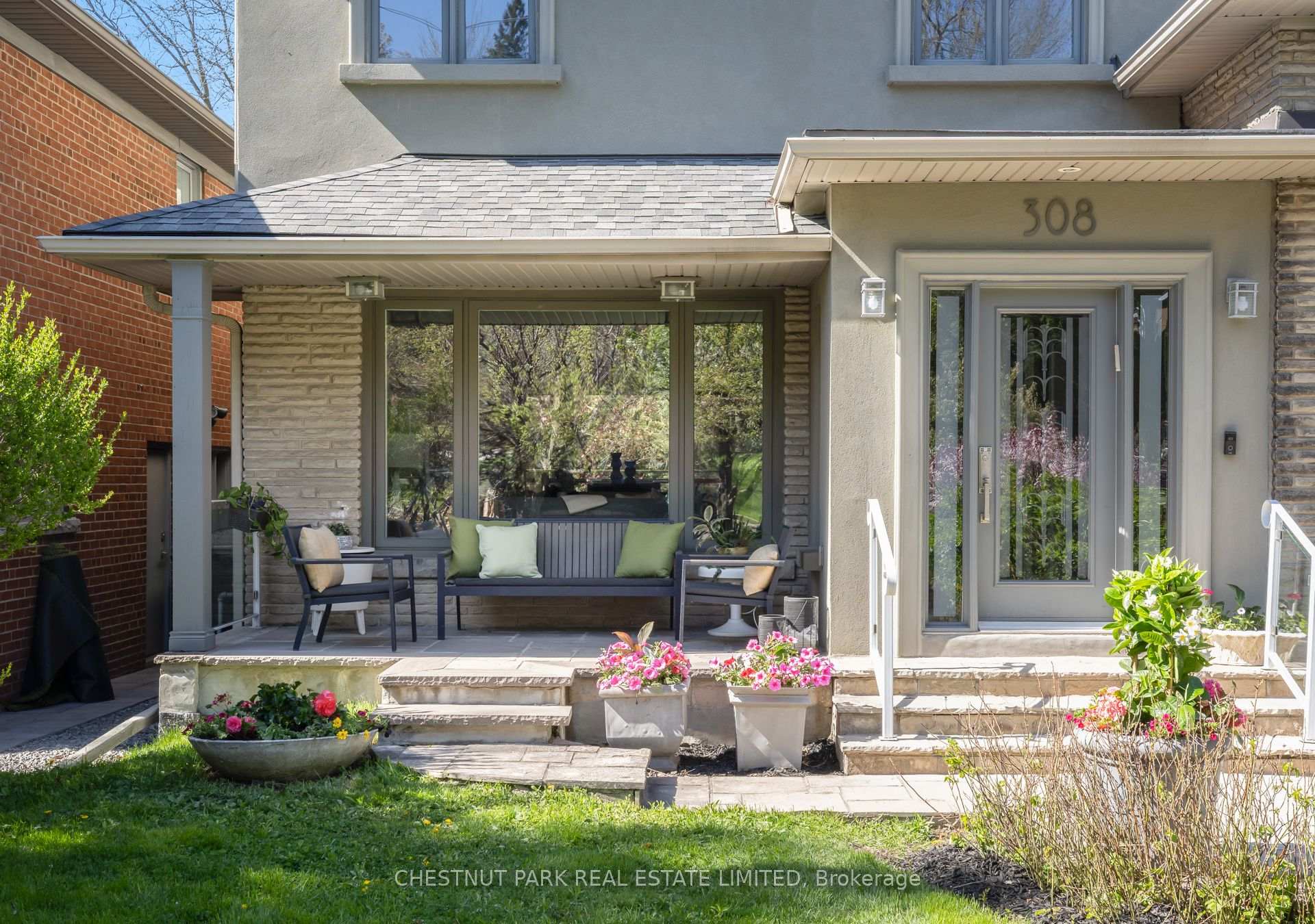 Photo 11 of 308 Hillhurst Boulevard, Toronto, Englemount-Lawrence — HOMEH