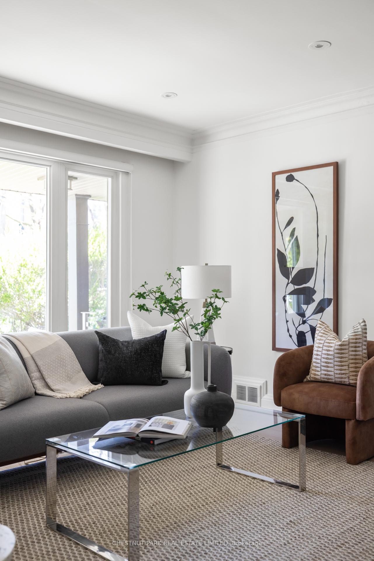 Photo 6 of 308 Hillhurst Boulevard, Toronto, Englemount-Lawrence — HOMEH