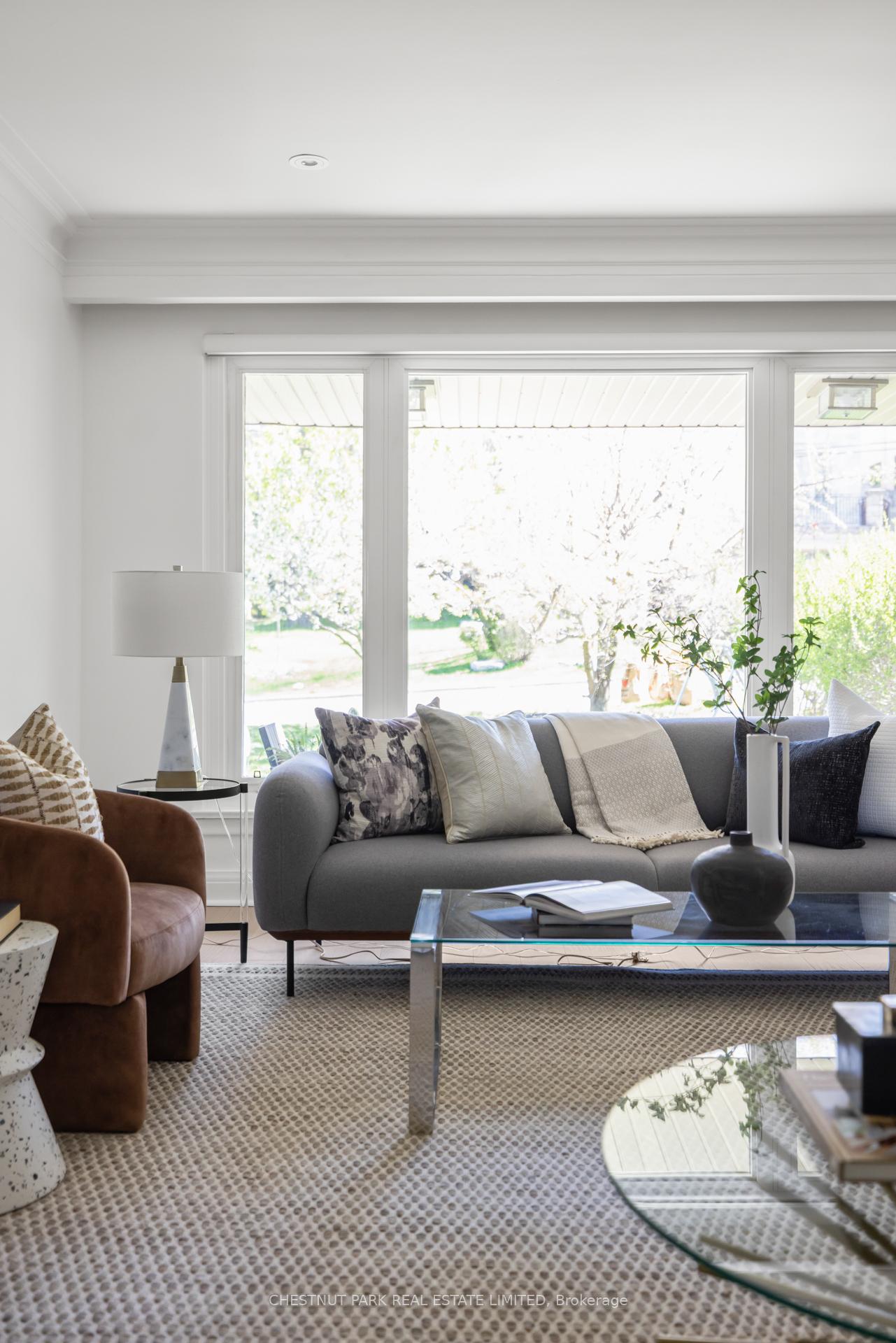 Photo 9 of 308 Hillhurst Boulevard, Toronto, Englemount-Lawrence — HOMEH