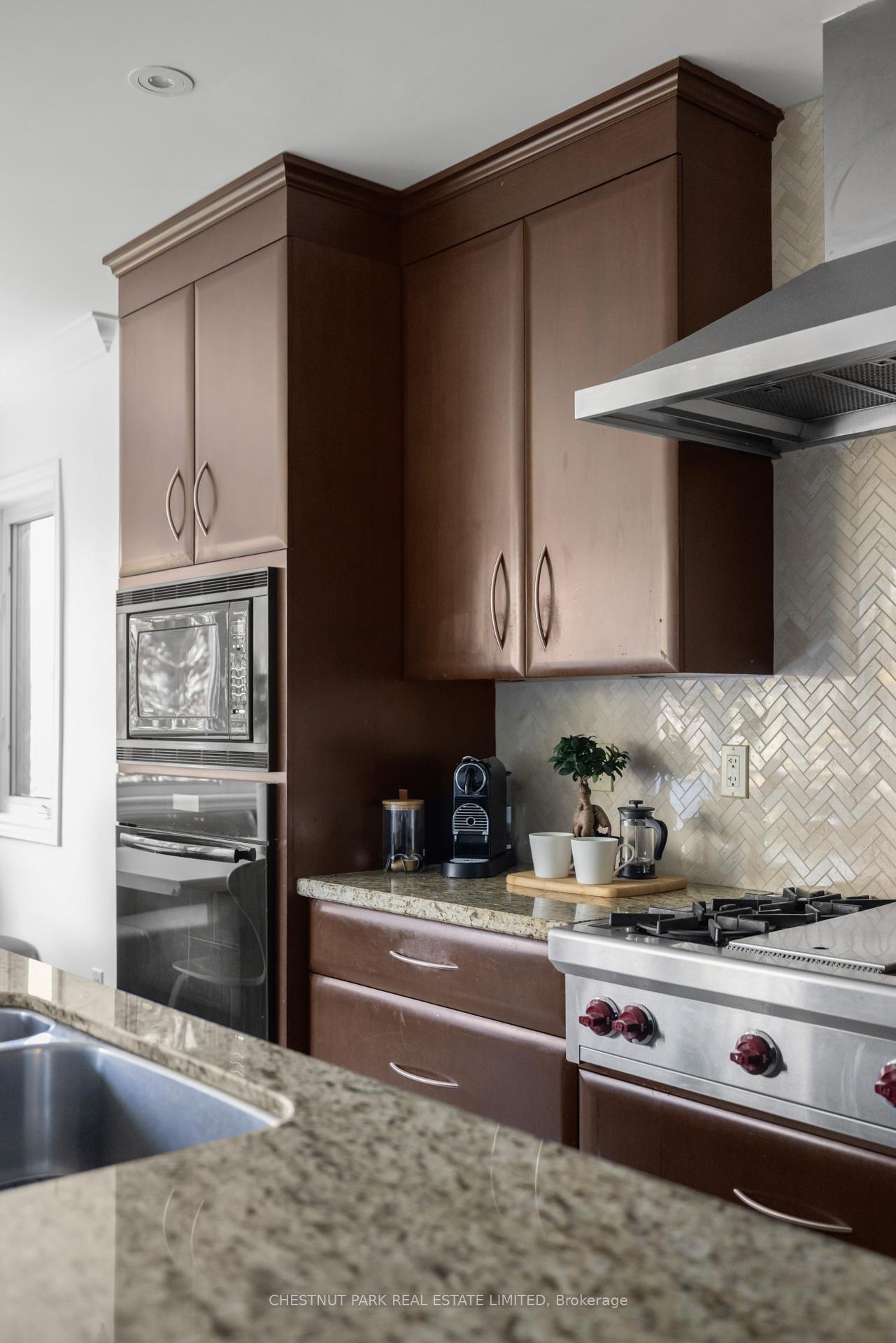 Photo 16 of 308 Hillhurst Boulevard, Toronto, Englemount-Lawrence — HOMEH