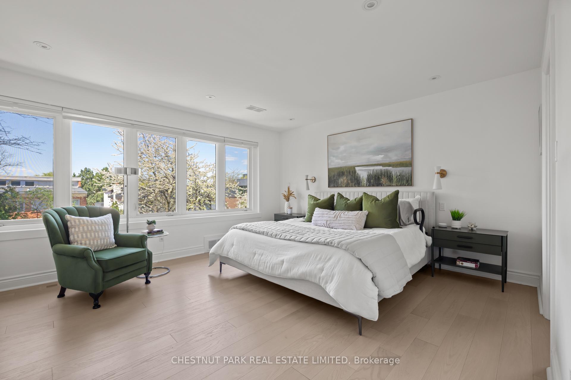 Photo 17 of 308 Hillhurst Boulevard, Toronto, Englemount-Lawrence — HOMEH