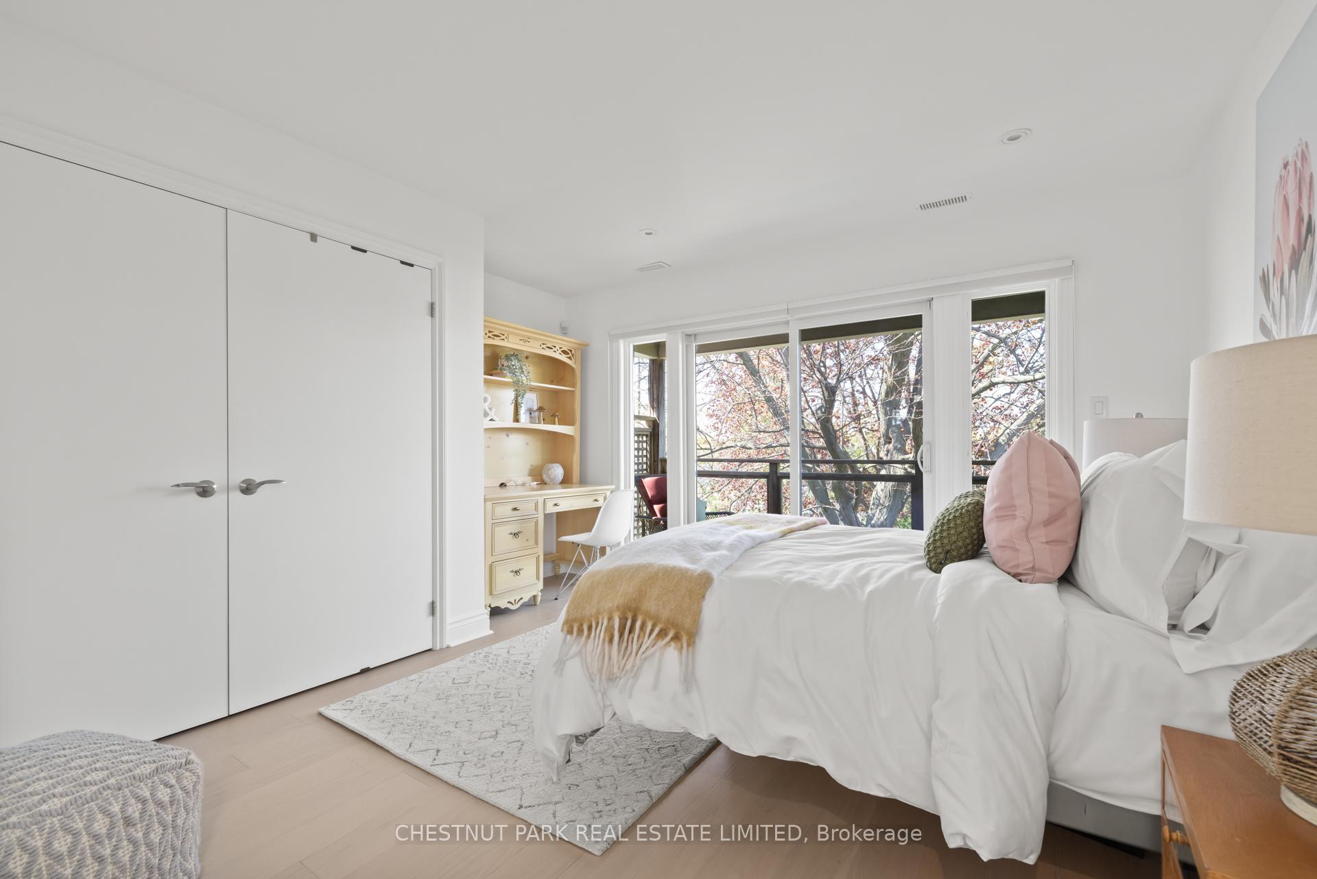 Photo 21 of 308 Hillhurst Boulevard, Toronto, Englemount-Lawrence — HOMEH