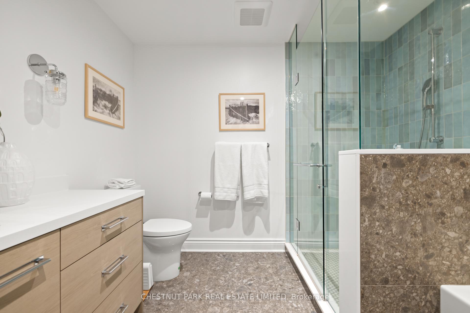 Photo 22 of 308 Hillhurst Boulevard, Toronto, Englemount-Lawrence — HOMEH