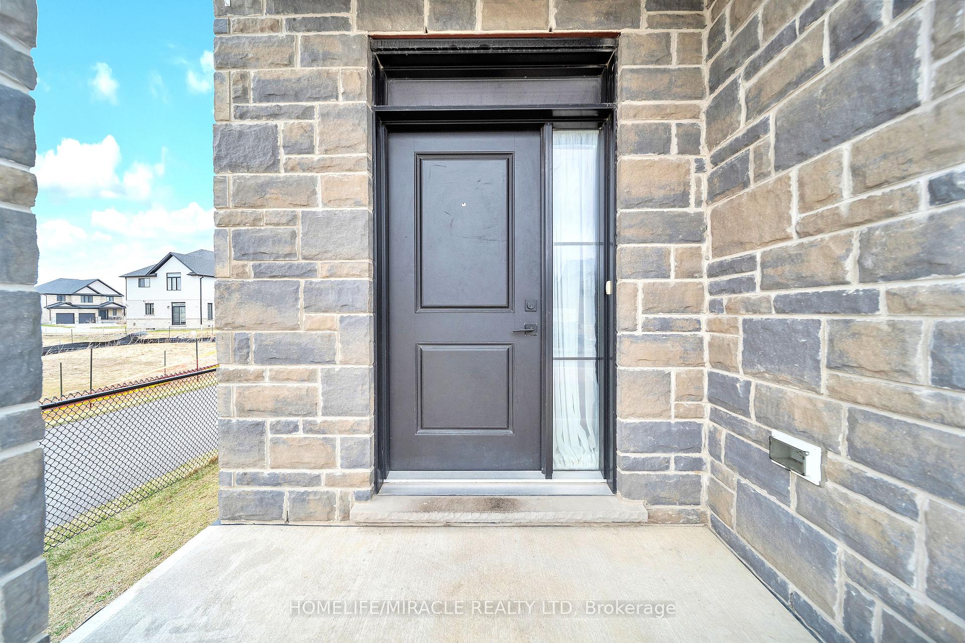 Photo 13 of 154 Otterbein Road, Kitchener — HOMEH