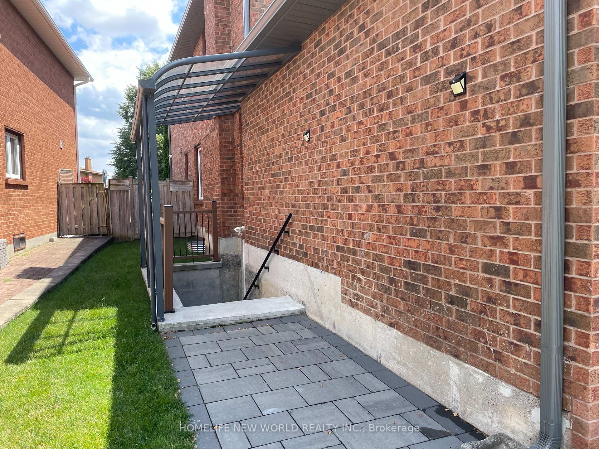 Photo 12 of 93 Oliver Lane, Vaughan, Maple — HOMEH