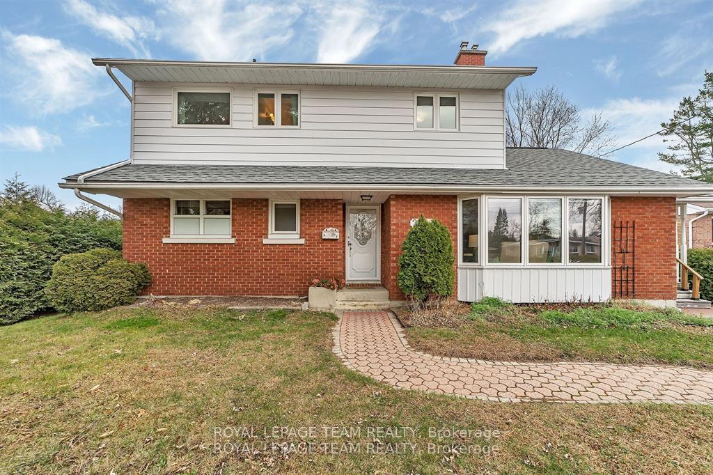 Front of 2099 Balharrie Avenue S