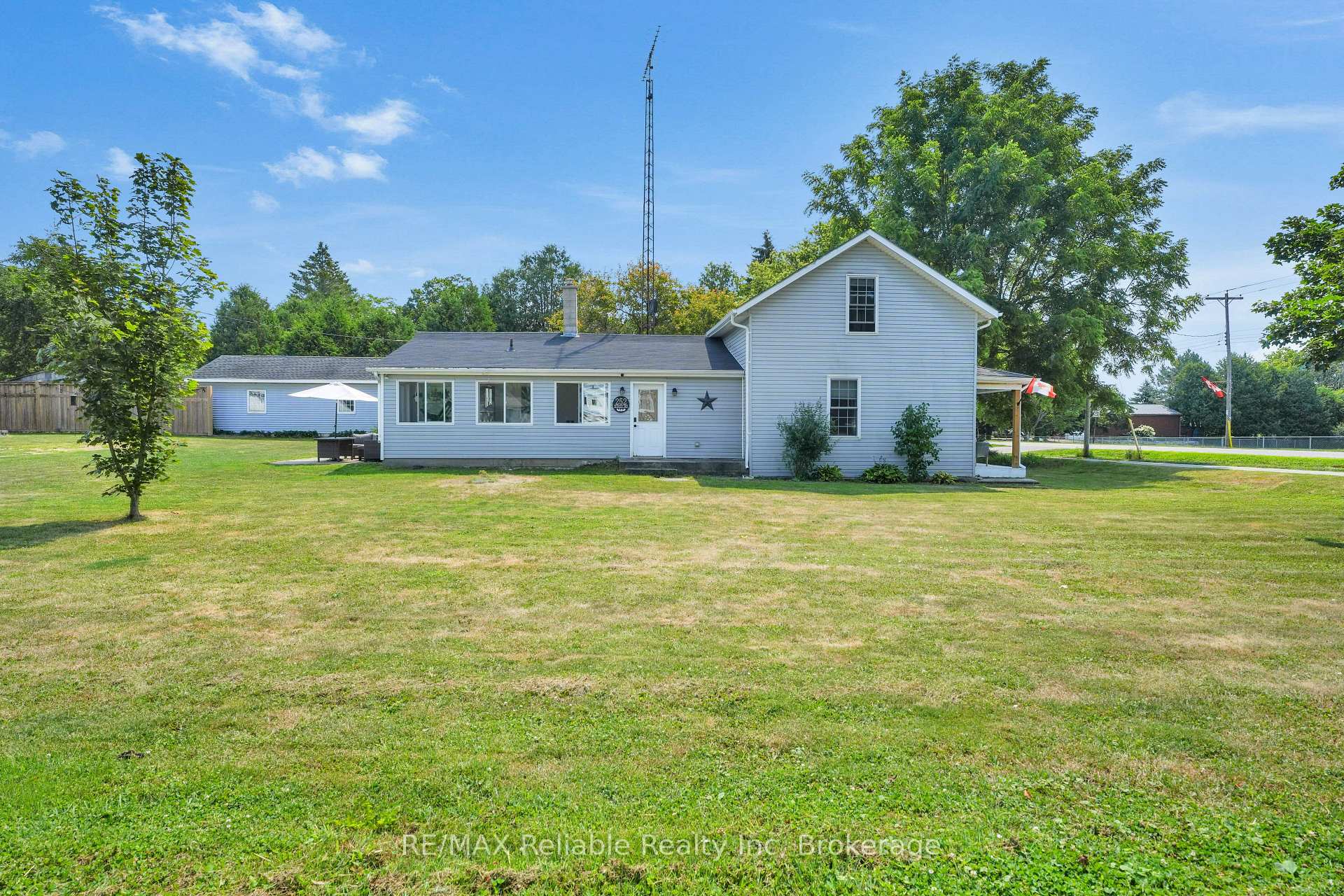 Photo 2 of 252 Kings Road, Central Huron, Londesborough — HOMEH