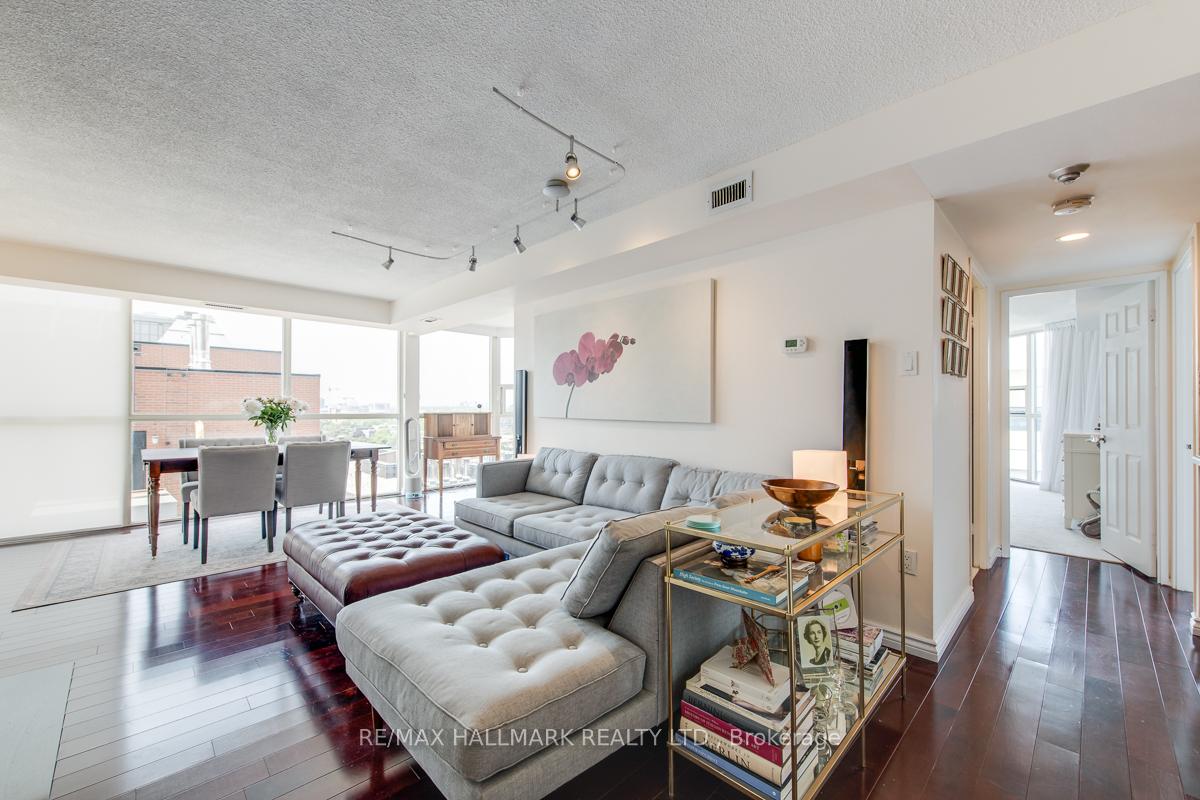 Front of Unit 1616, 705 King Street W
