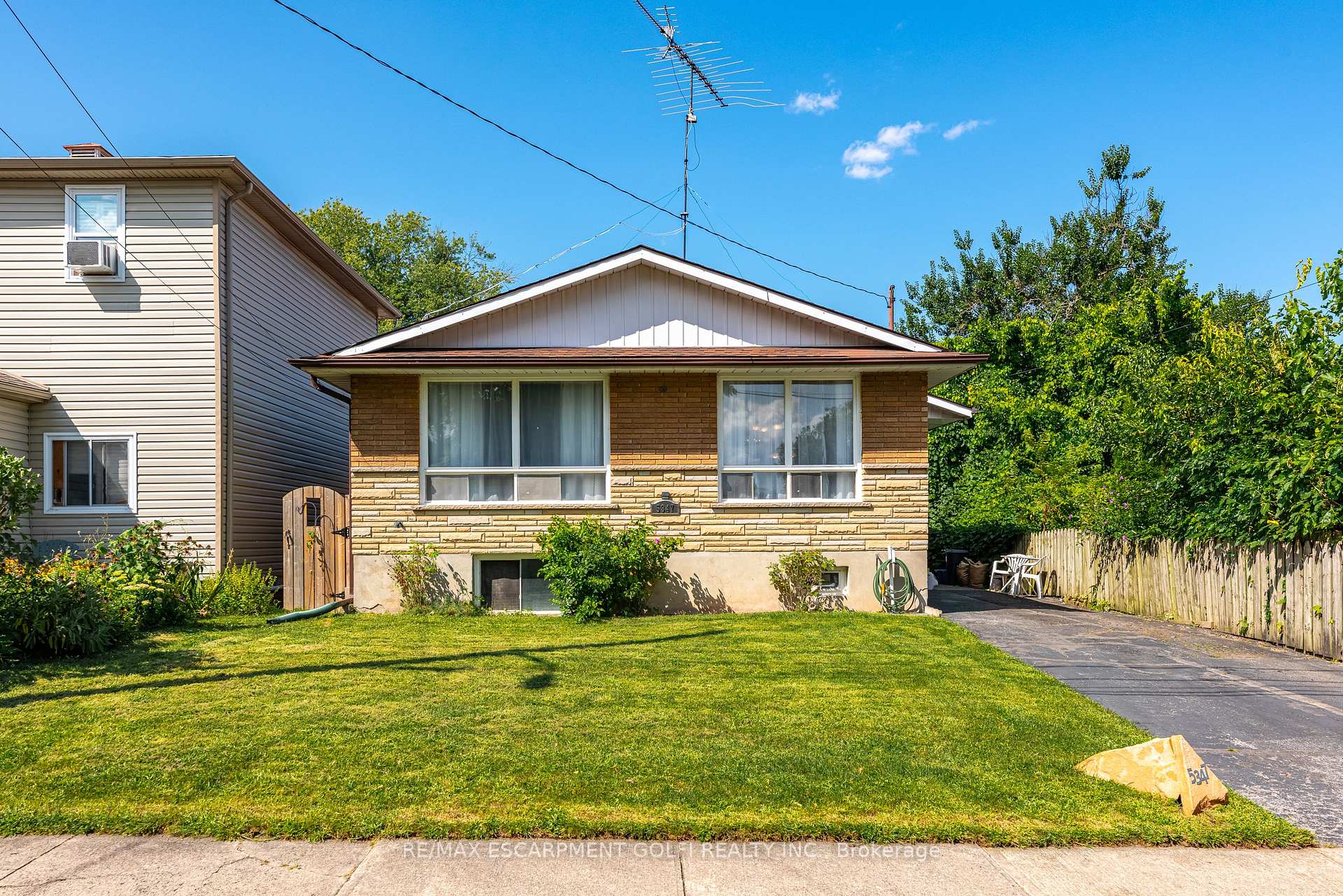 Photo 7 of 5347 Elm Street, Niagara Falls, Cherrywood — HOMEH