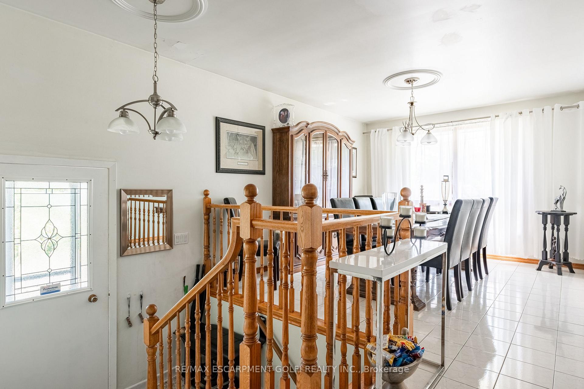 Photo 2 of 5347 Elm Street, Niagara Falls, Cherrywood — HOMEH