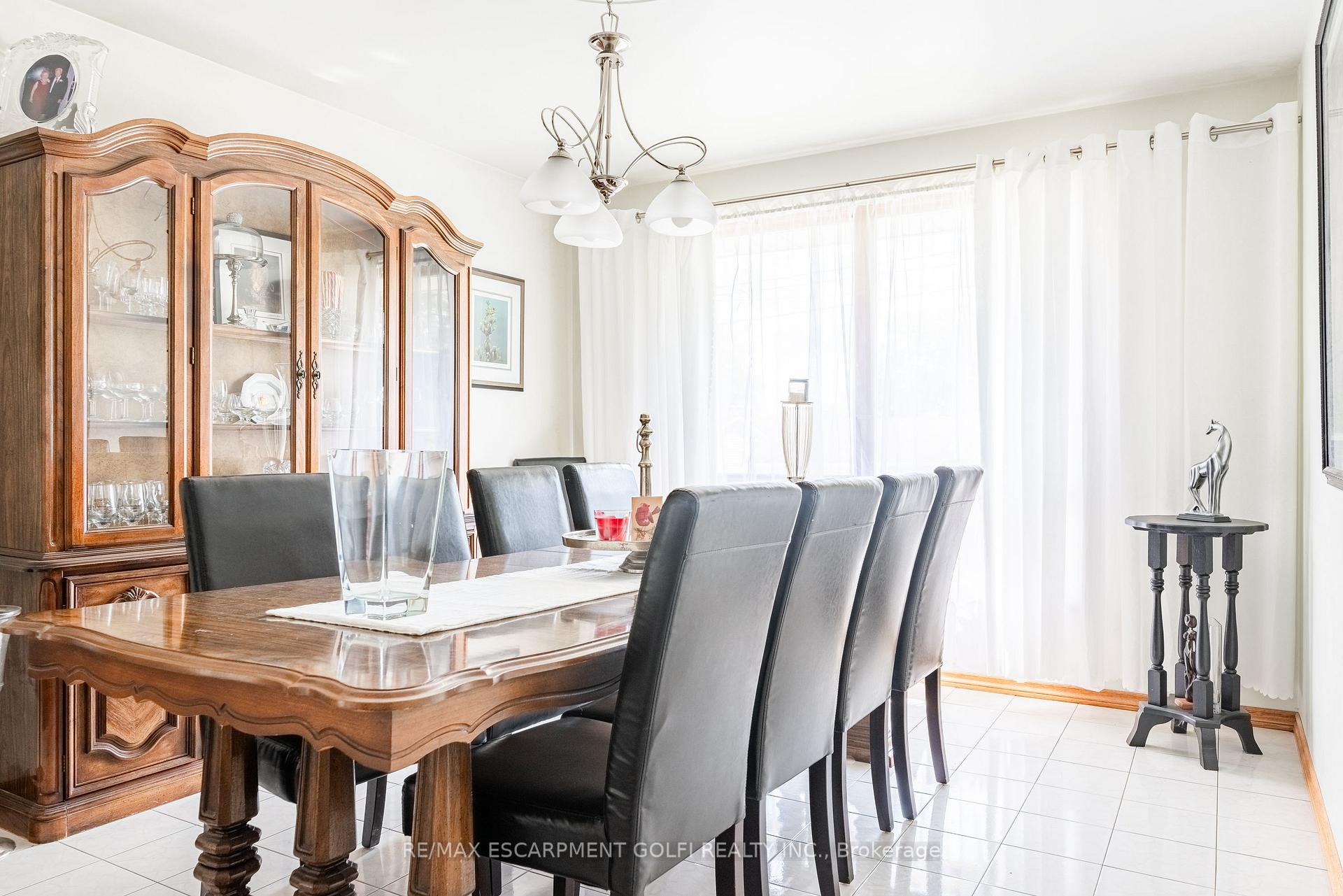 Photo 4 of 5347 Elm Street, Niagara Falls, Cherrywood — HOMEH
