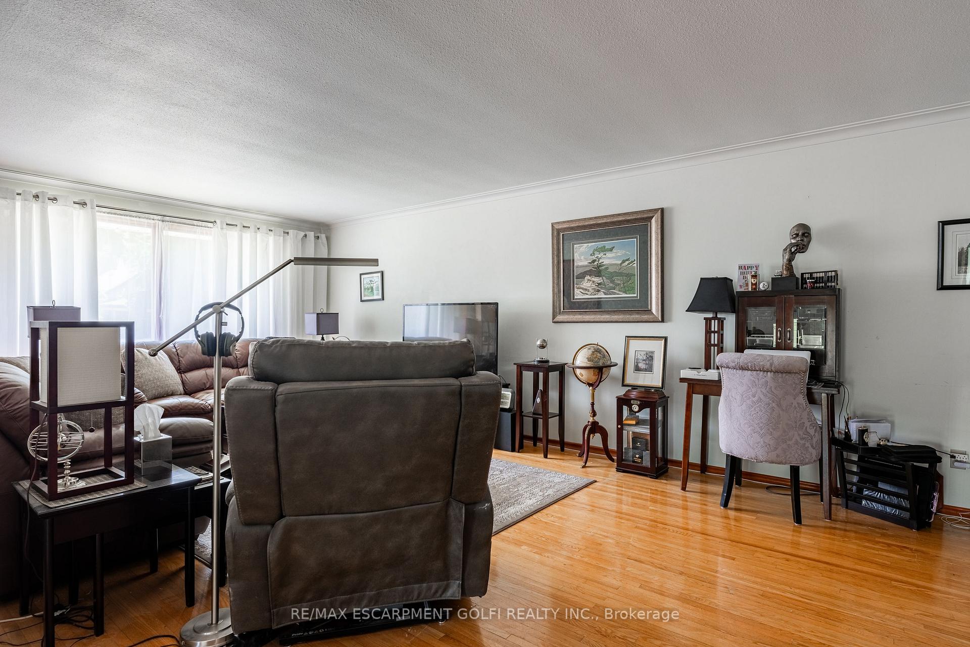 Photo 6 of 5347 Elm Street, Niagara Falls, Cherrywood — HOMEH