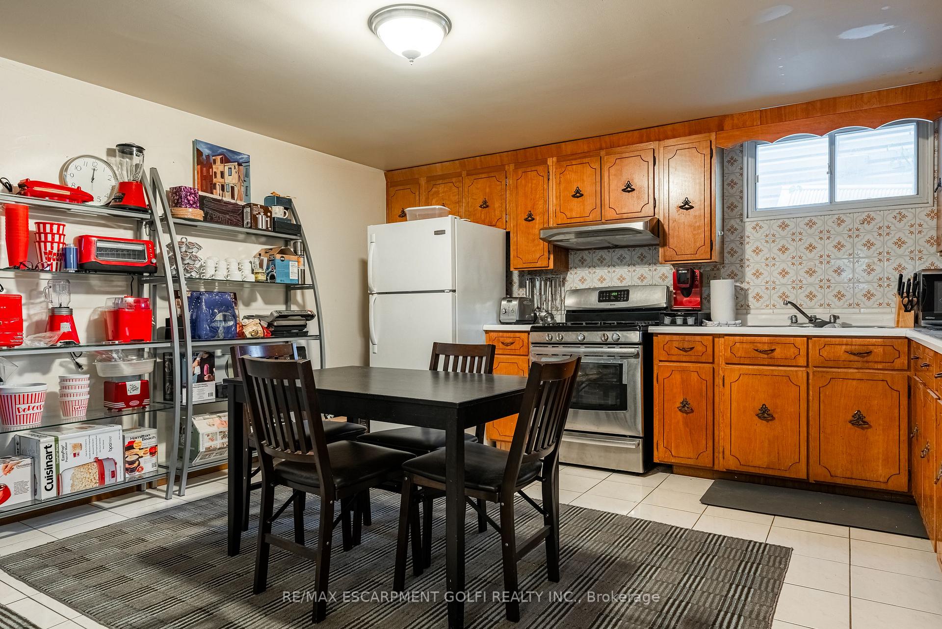 Photo 8 of 5347 Elm Street, Niagara Falls, Cherrywood — HOMEH