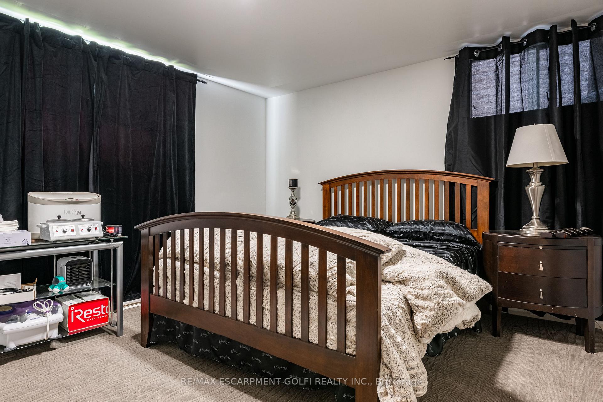 Photo 18 of 5347 Elm Street, Niagara Falls, Cherrywood — HOMEH