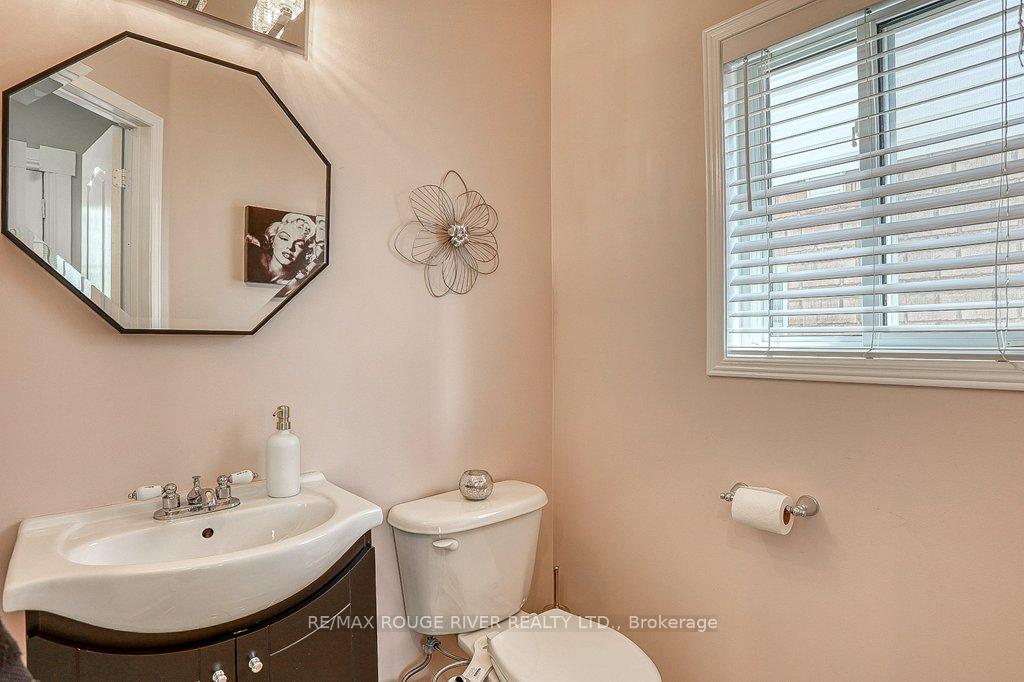 Photo 7 of 58 Dadson Drive, Clarington, Bowmanville — HOMEH