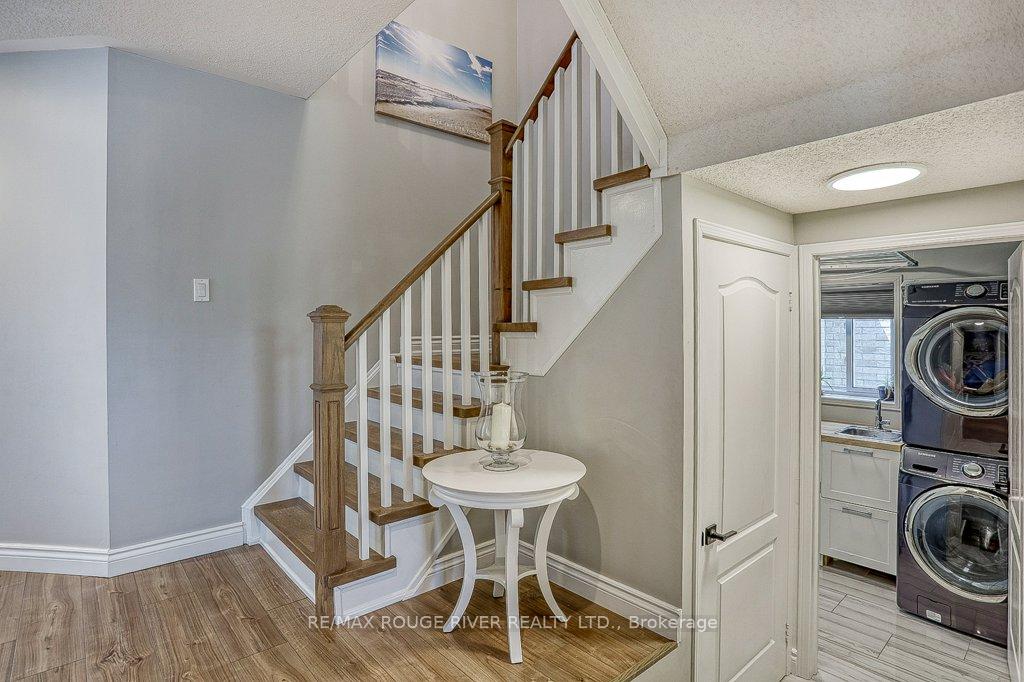 Photo 12 of 58 Dadson Drive, Clarington, Bowmanville — HOMEH