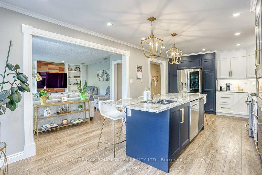 Photo 18 of 58 Dadson Drive, Clarington, Bowmanville — HOMEH