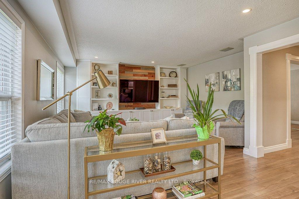 Photo 20 of 58 Dadson Drive, Clarington, Bowmanville — HOMEH