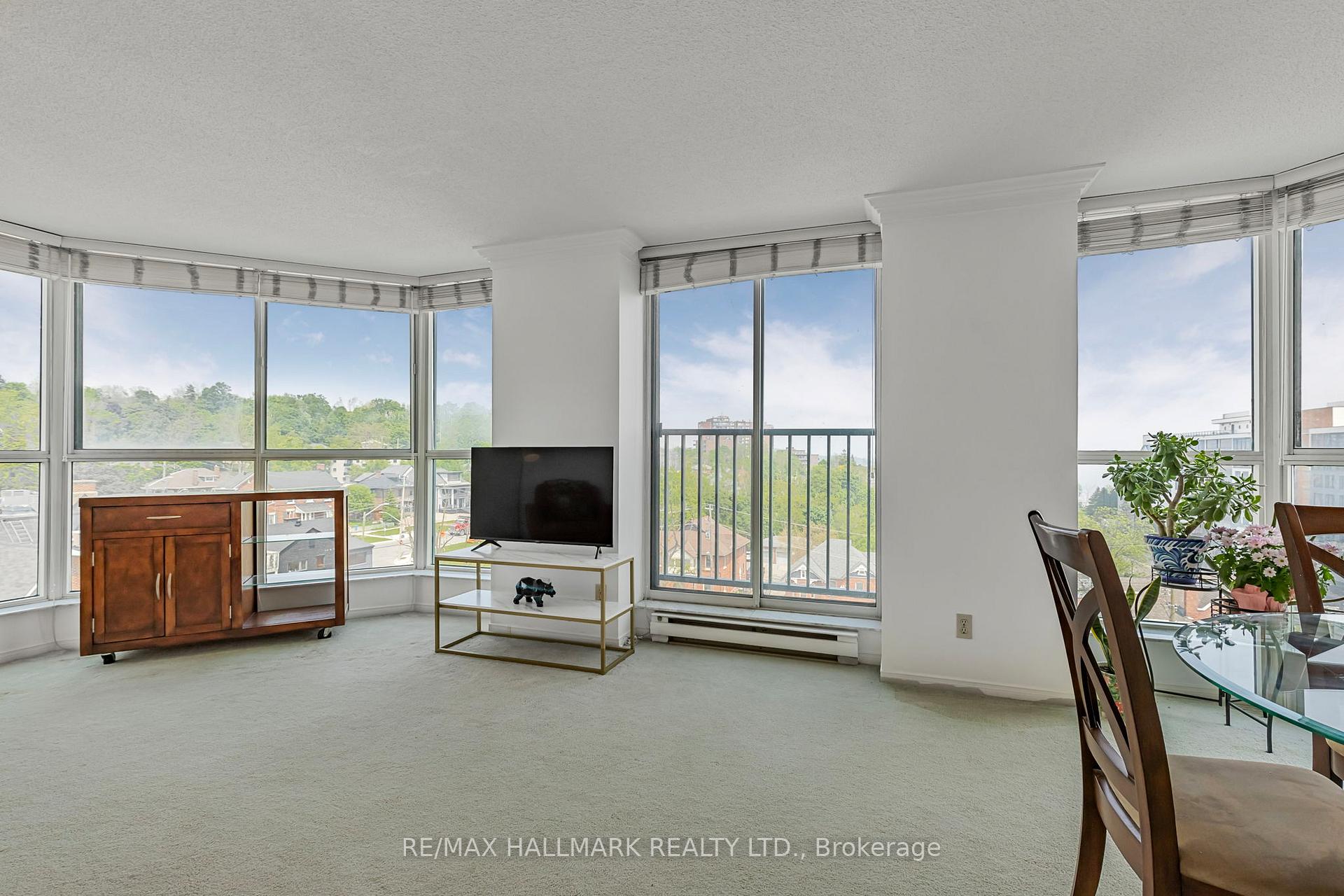 Photo 9 of Unit 811, 150 Dunlop Street E, Barrie, City Centre — HOMEH