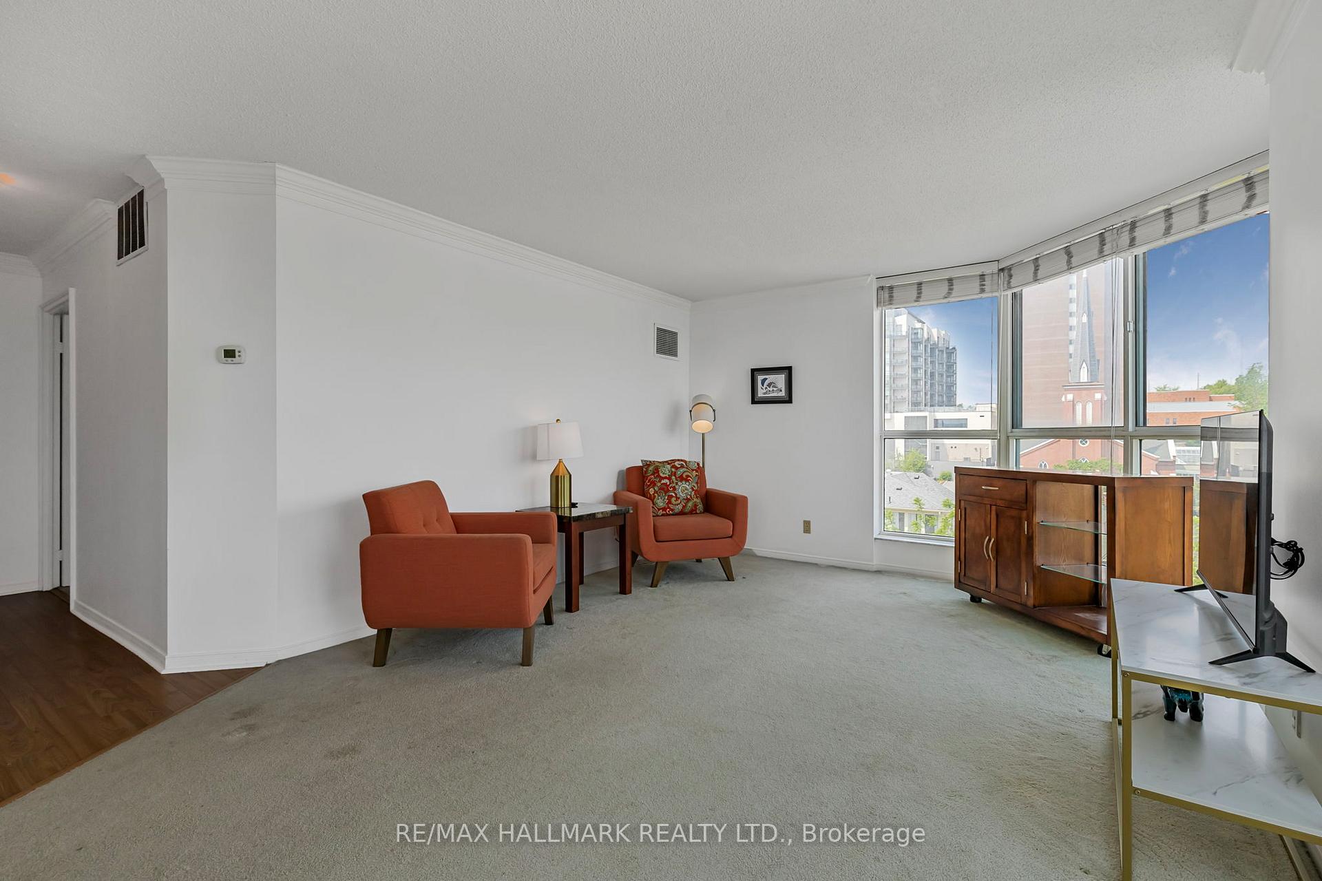 Photo 5 of Unit 811, 150 Dunlop Street E, Barrie, City Centre — HOMEH