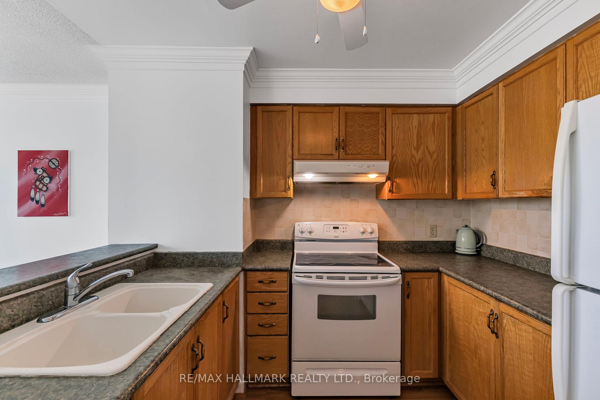 Photo 18 of Unit 811, 150 Dunlop Street E, Barrie, City Centre — HOMEH