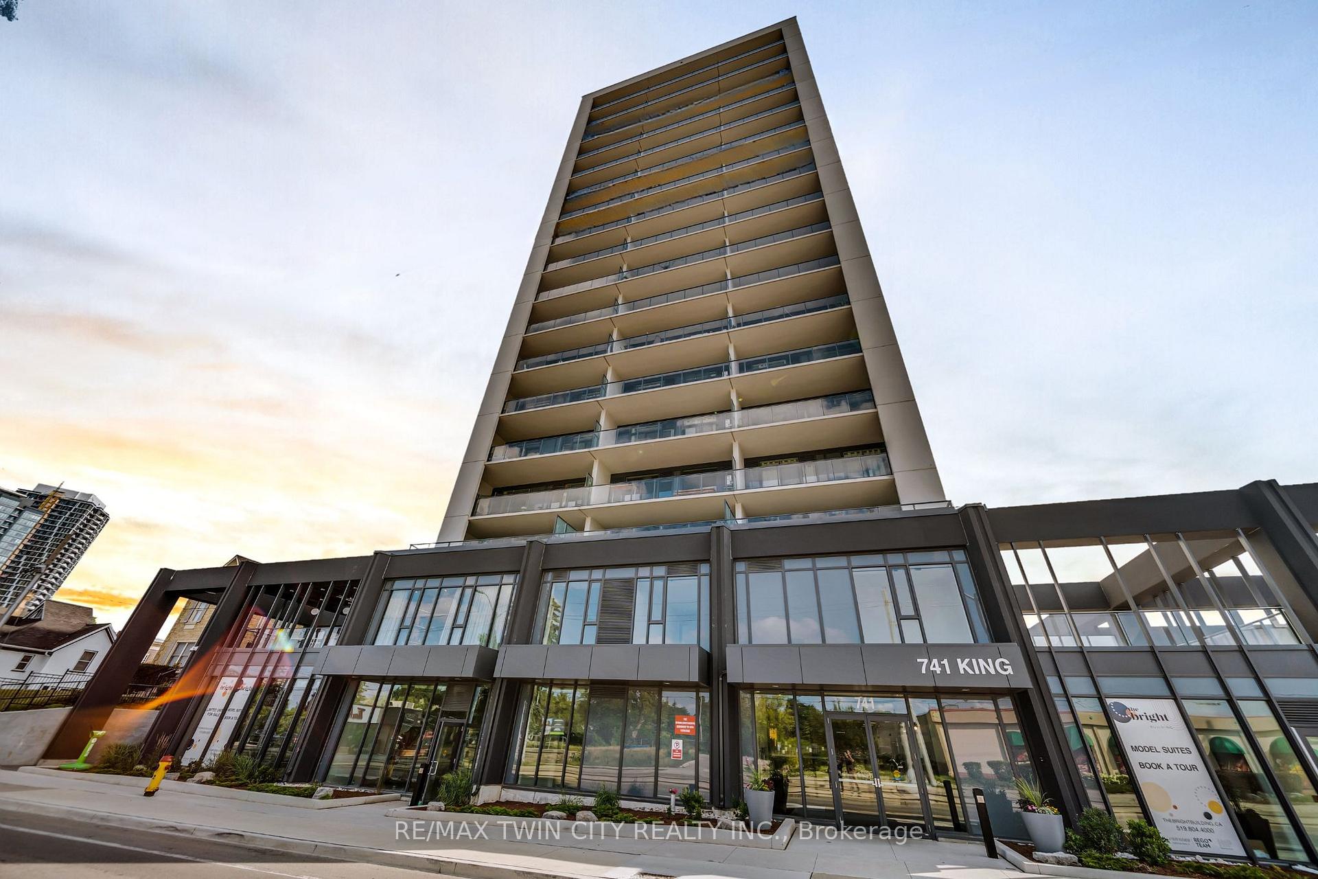 Front of Unit 906, 741 King Street W
