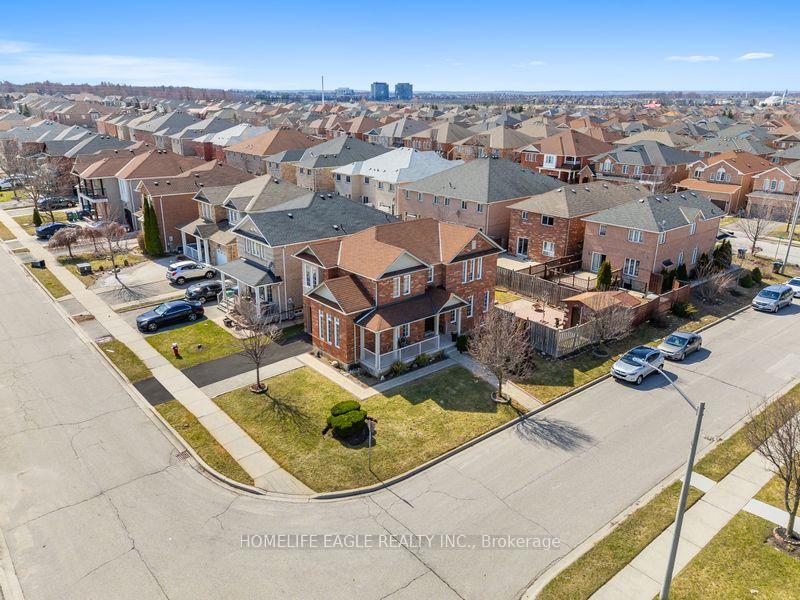 Photo 8 of 2 Piper Street, Brampton, Fletcher's Meadow — HOMEH