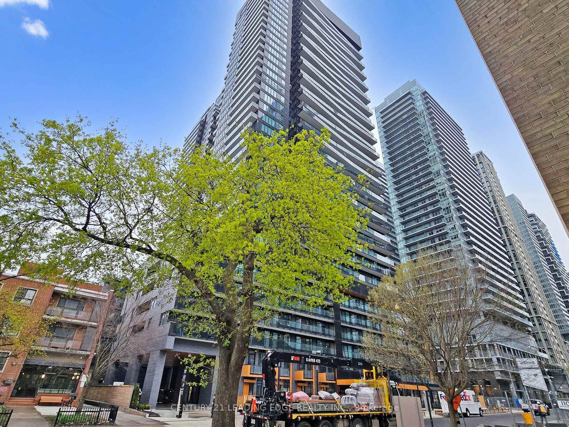 Photo 1 of Unit 1602, 117 Broadway Avenue, Toronto, Mount Pleasant West — HOMEH