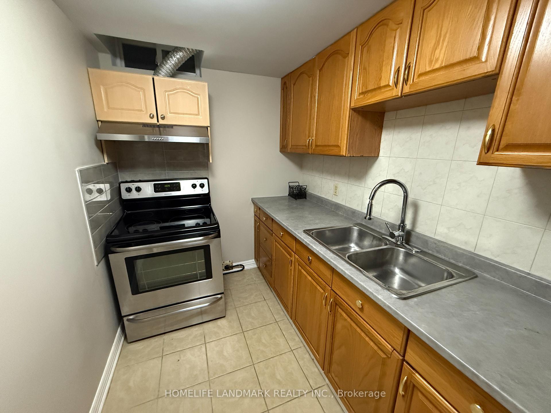 Photo 5 of Bsmt 104 Olivewood Drive, Markham, Middlefield — HOMEH