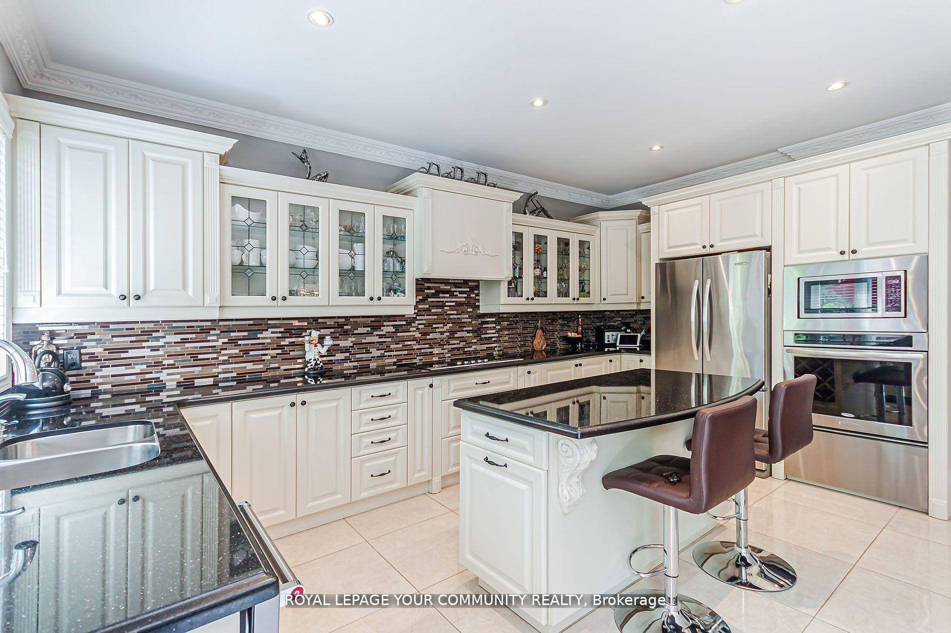 Photo 6 of 60 Pantano Drive, Vaughan, Patterson — HOMEH