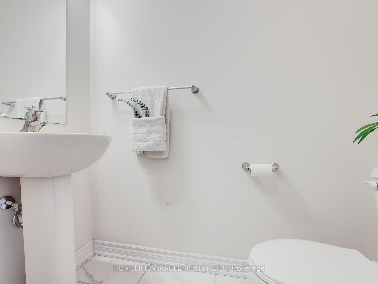 Photo 8 of Unit 100, 166 Deerpath Drive, Guelph, Willow West/Sugarbush/West Acres — HOMEH