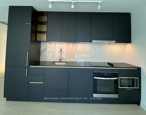 Front of Unit 805, 8 Wellesley Street W