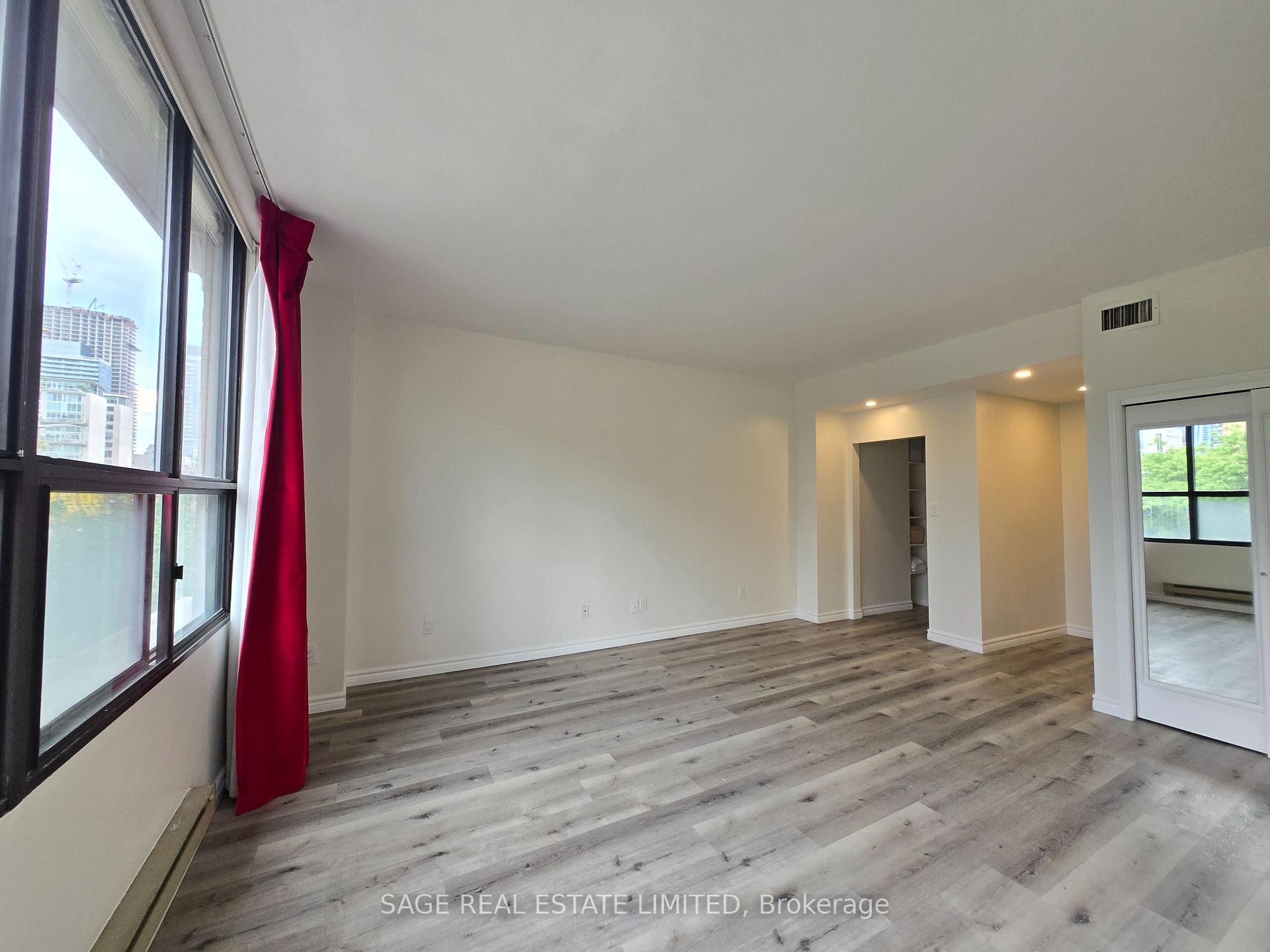 Photo 5 of Unit 208, 188 Spadina Avenue, Toronto, Kensington-Chinatown — HOMEH