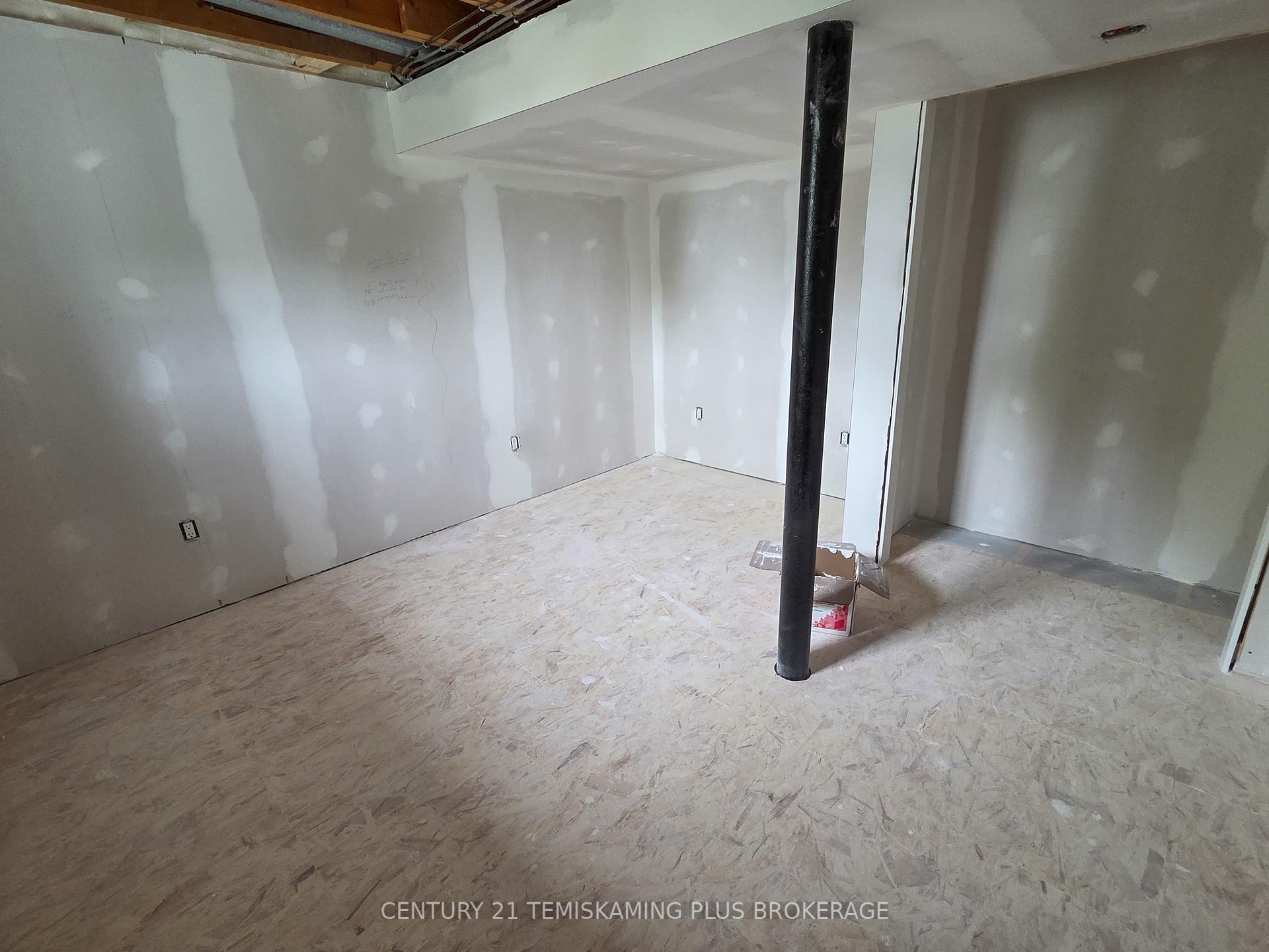 Photo 12 of 4 Dutton Street, Temiskaming Shores, Haileybury — HOMEH