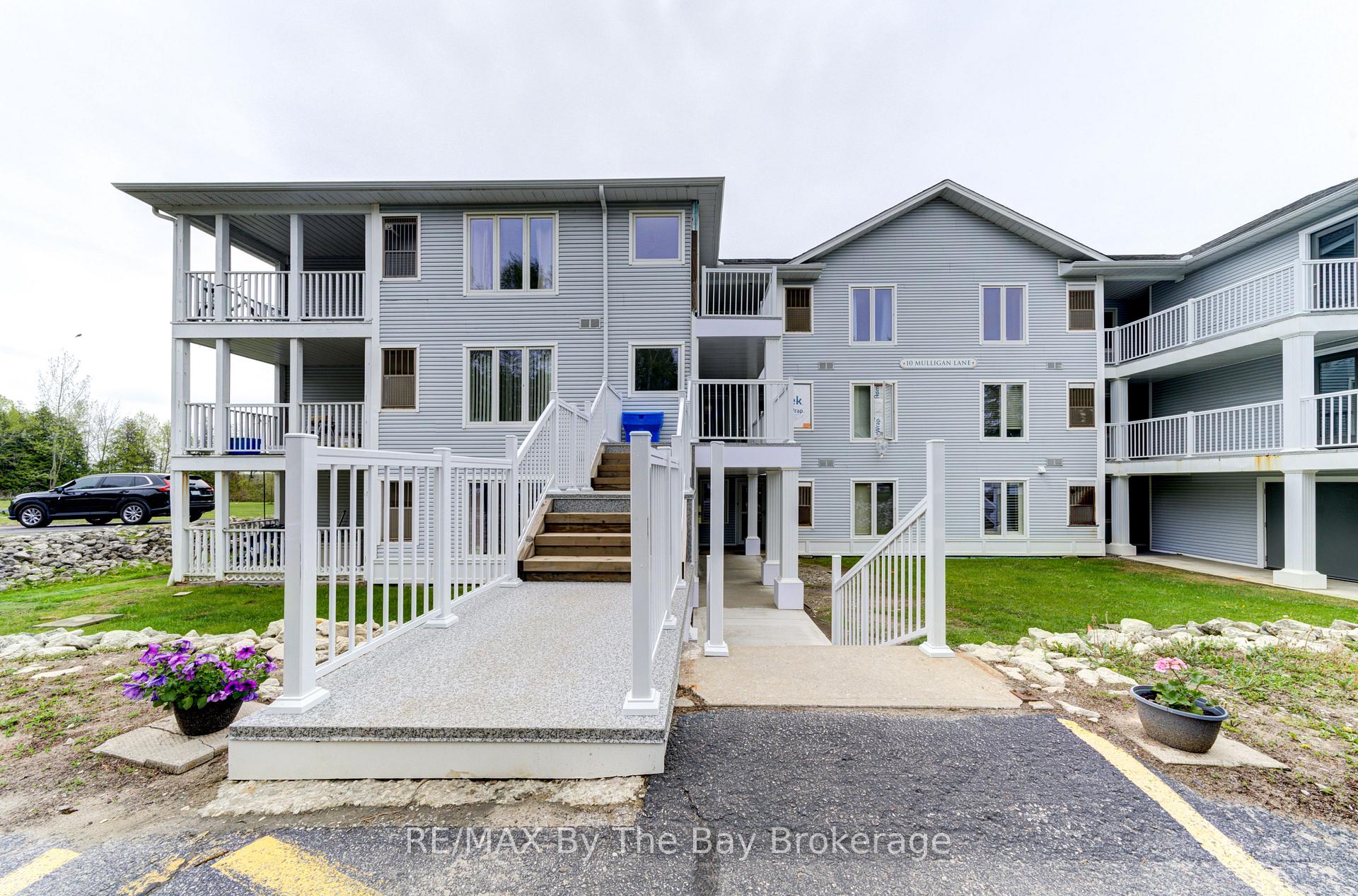 Photo 7 of Unit 6, 10 Mulligan Lane, Wasaga Beach — HOMEH