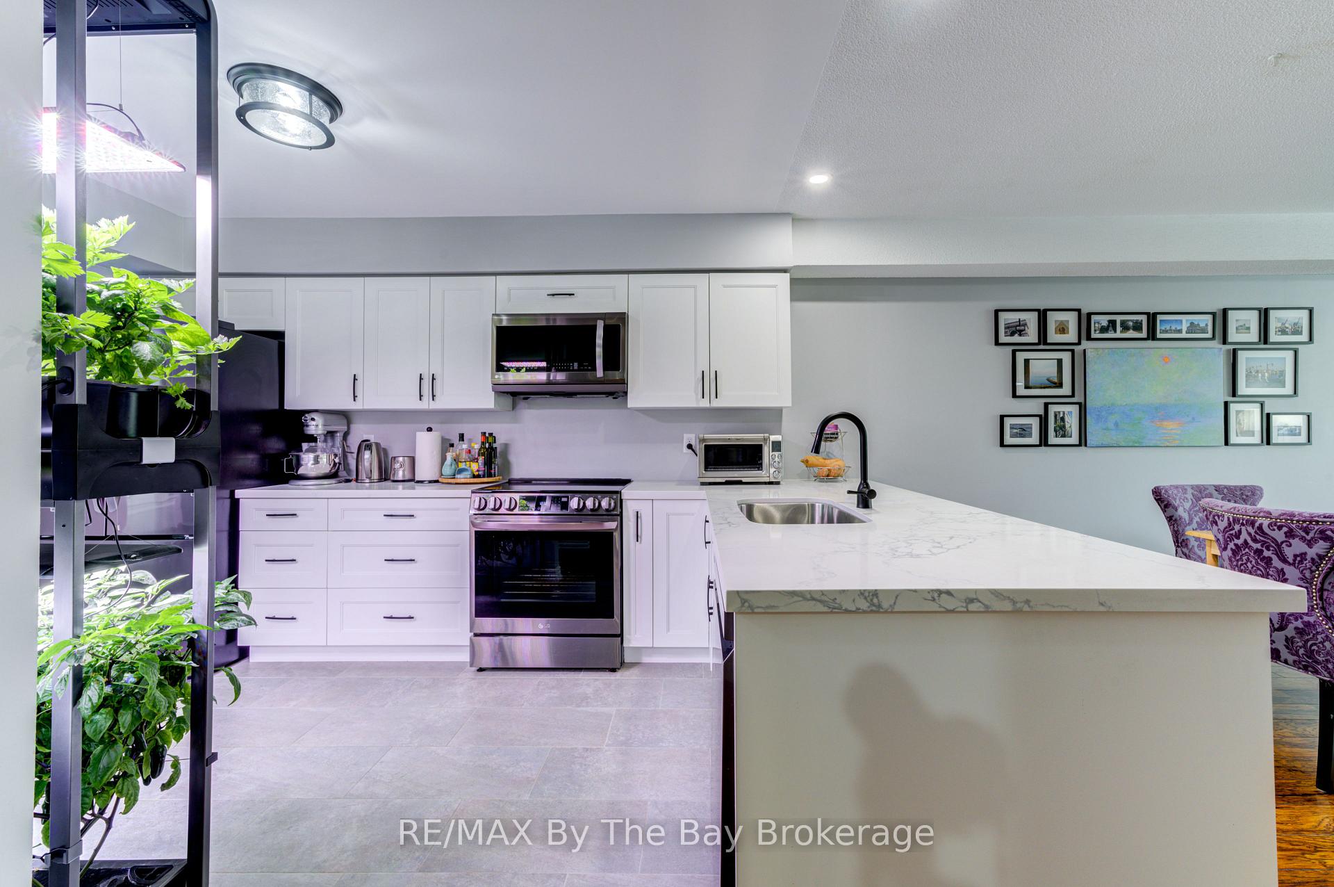 Photo 8 of Unit 6, 10 Mulligan Lane, Wasaga Beach — HOMEH
