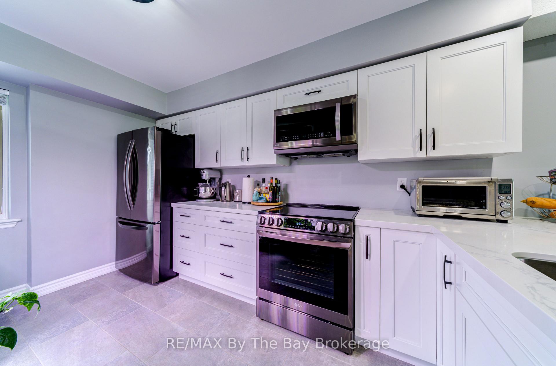 Photo 6 of Unit 6, 10 Mulligan Lane, Wasaga Beach — HOMEH
