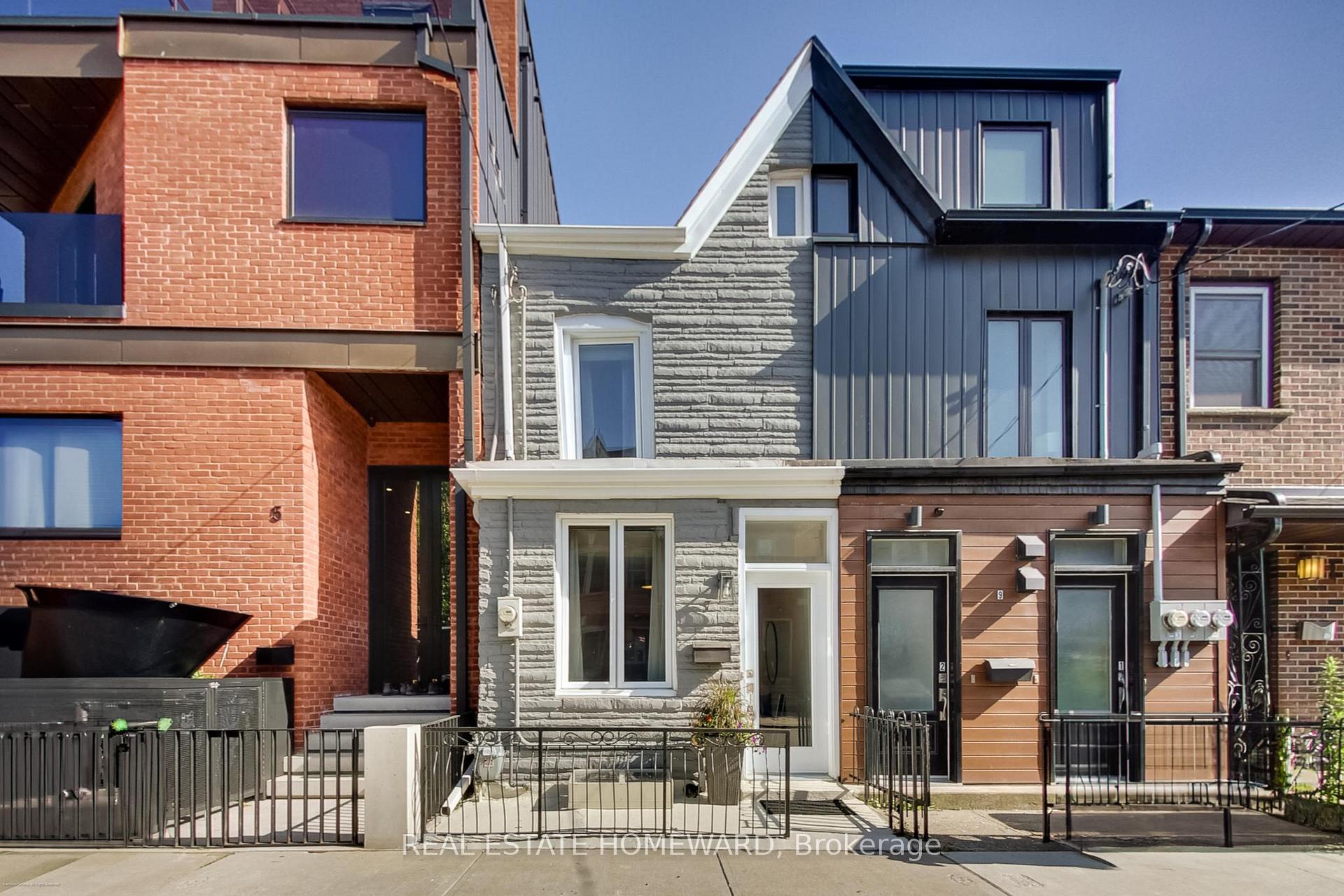 Photo 2 of 7 Whitaker Avenue, Toronto, Niagara — HOMEH