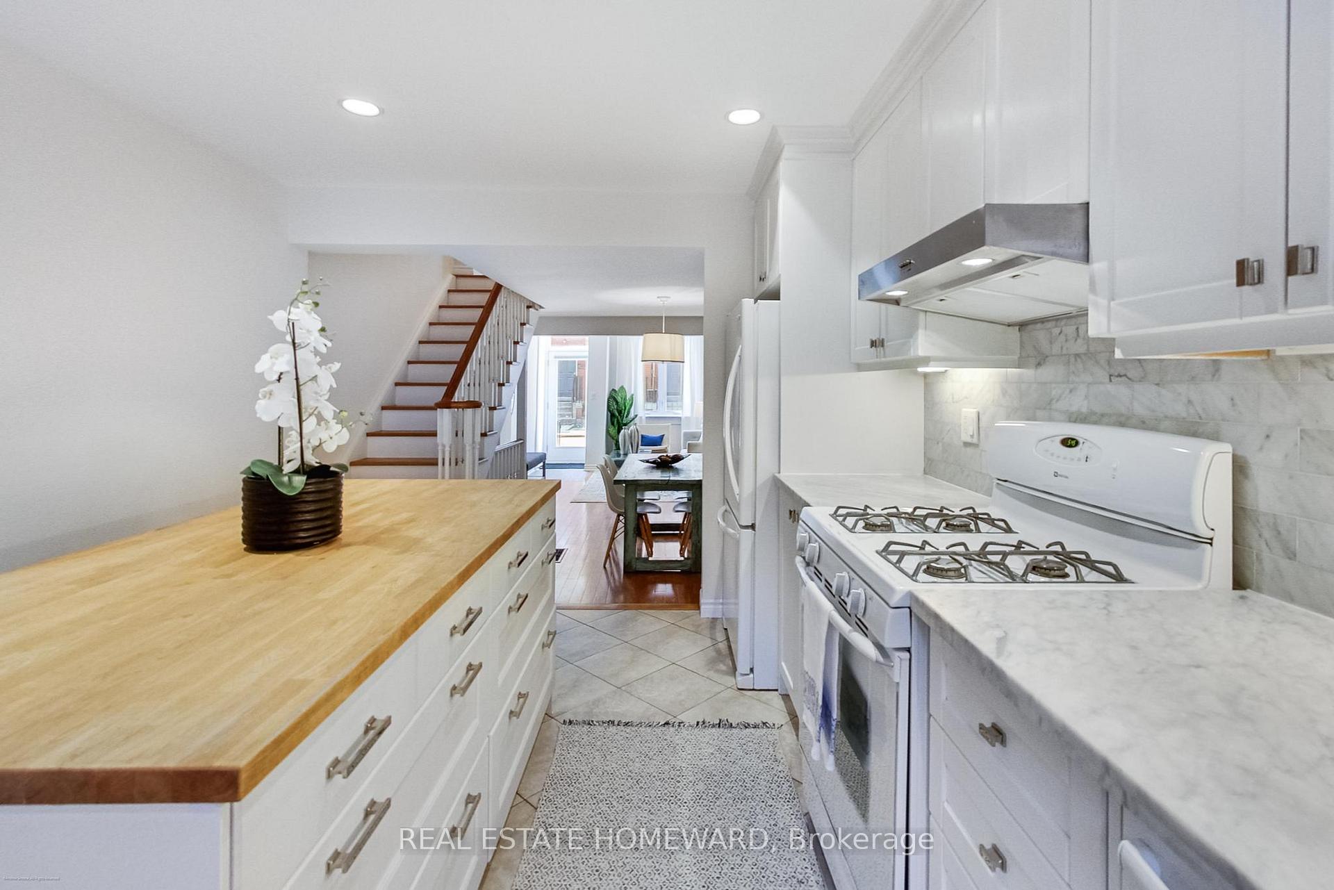 Photo 15 of 7 Whitaker Avenue, Toronto, Niagara — HOMEH