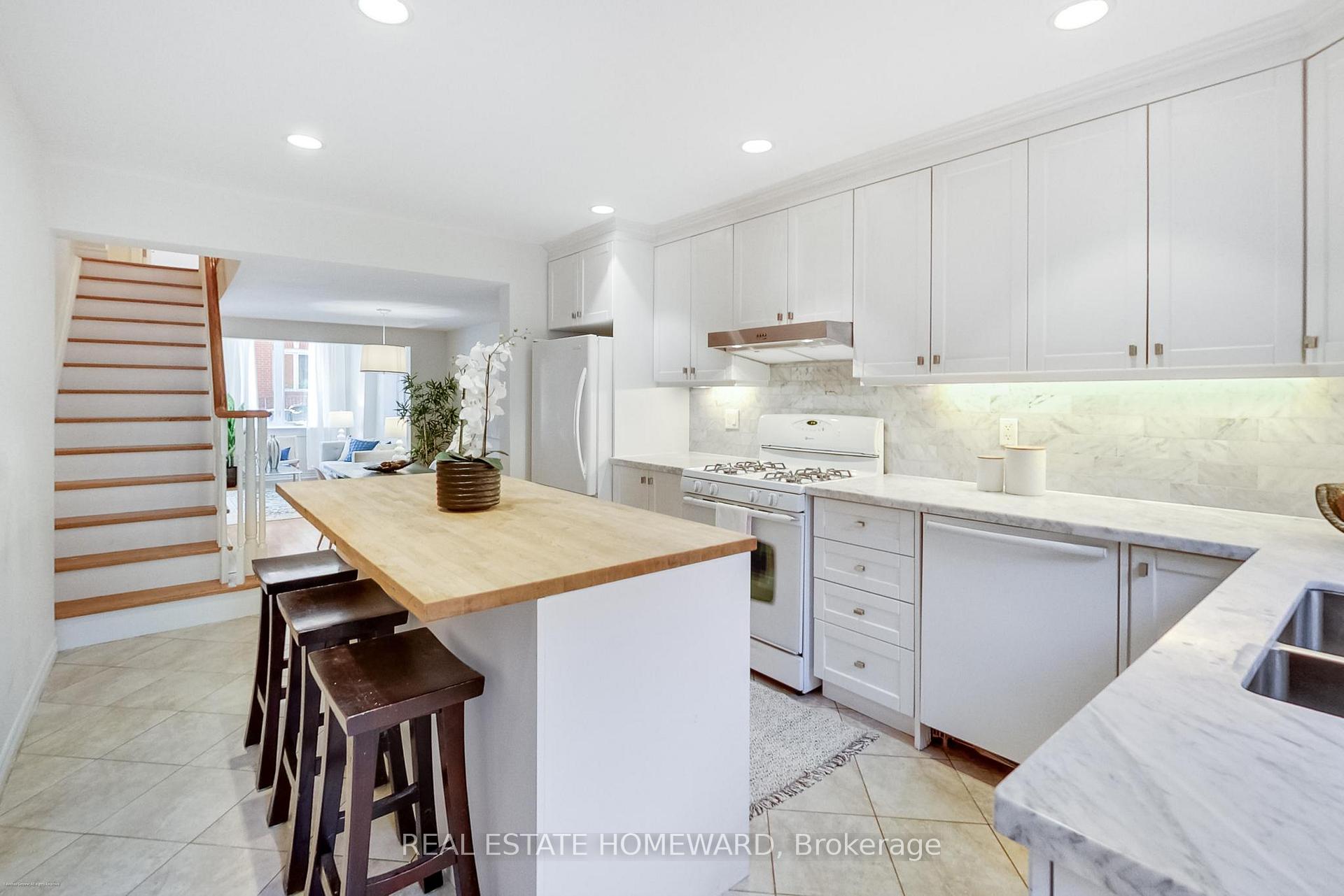 Photo 16 of 7 Whitaker Avenue, Toronto, Niagara — HOMEH