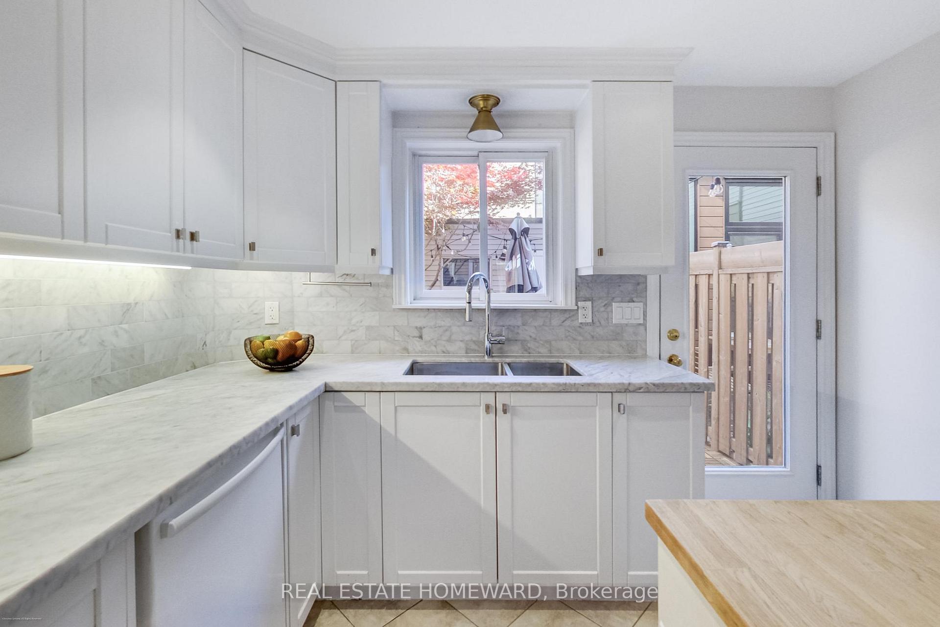 Photo 4 of 7 Whitaker Avenue, Toronto, Niagara — HOMEH