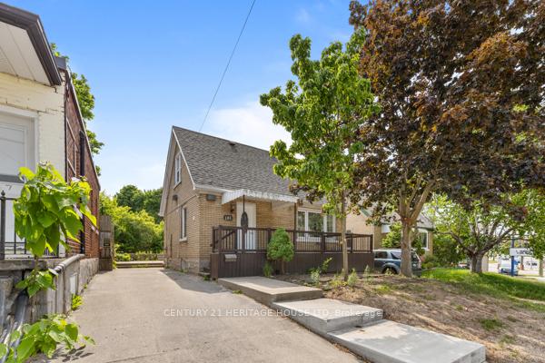 Front of 181 Highland Road E