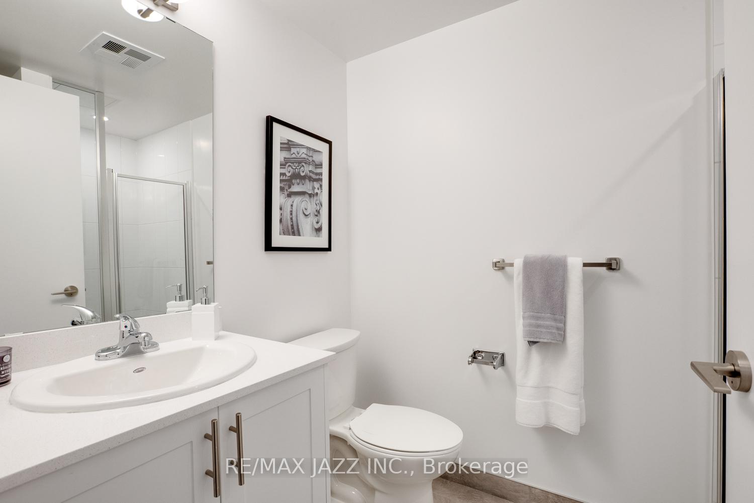 Photo 4 of Unit 702, 100 Bond Street E, Oshawa, O'Neill — HOMEH