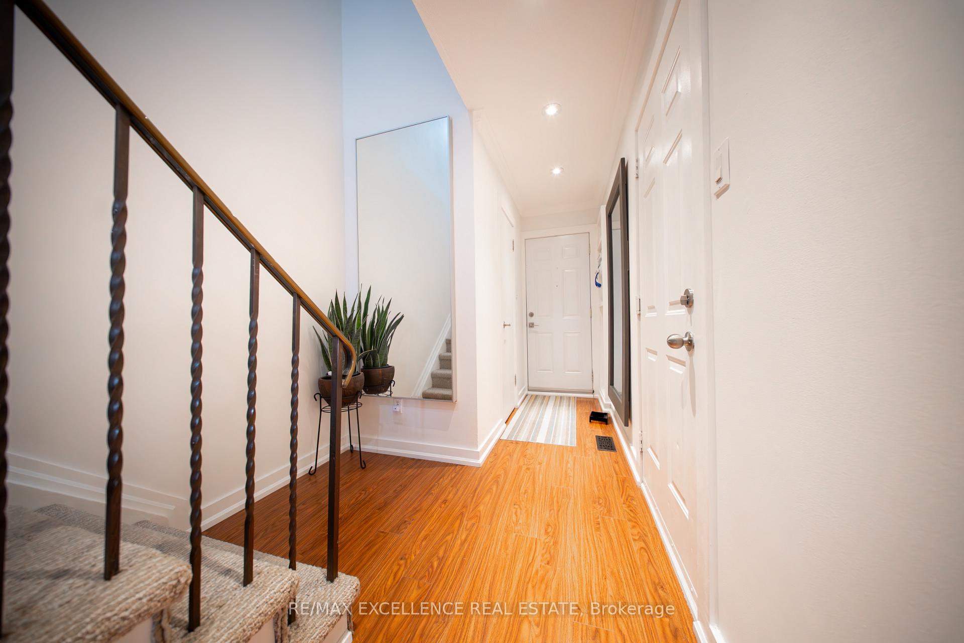 Photo 8 of Unit 34, 35 Collins Crescent, Brampton, Brampton North — HOMEH