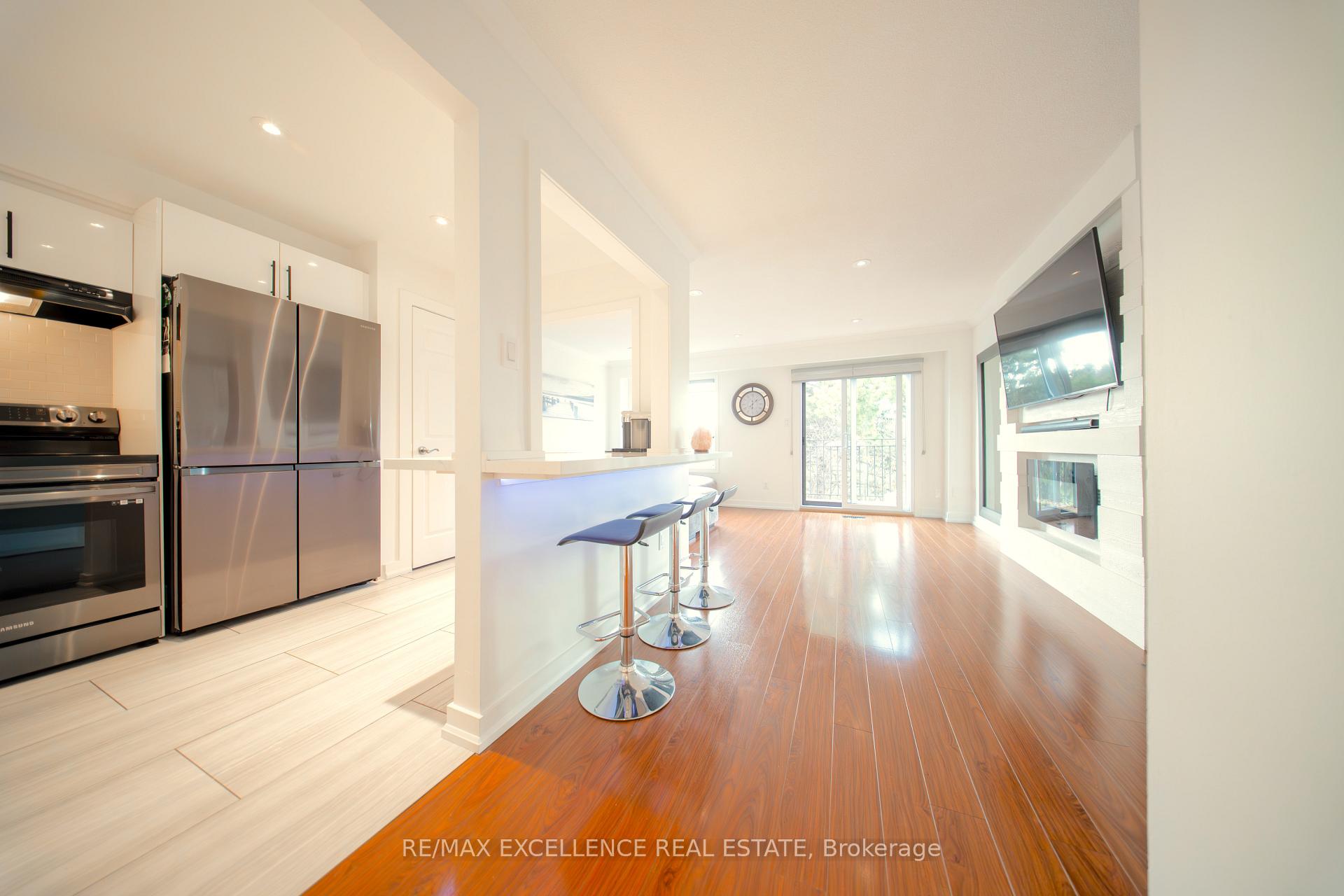 Photo 5 of Unit 34, 35 Collins Crescent, Brampton, Brampton North — HOMEH