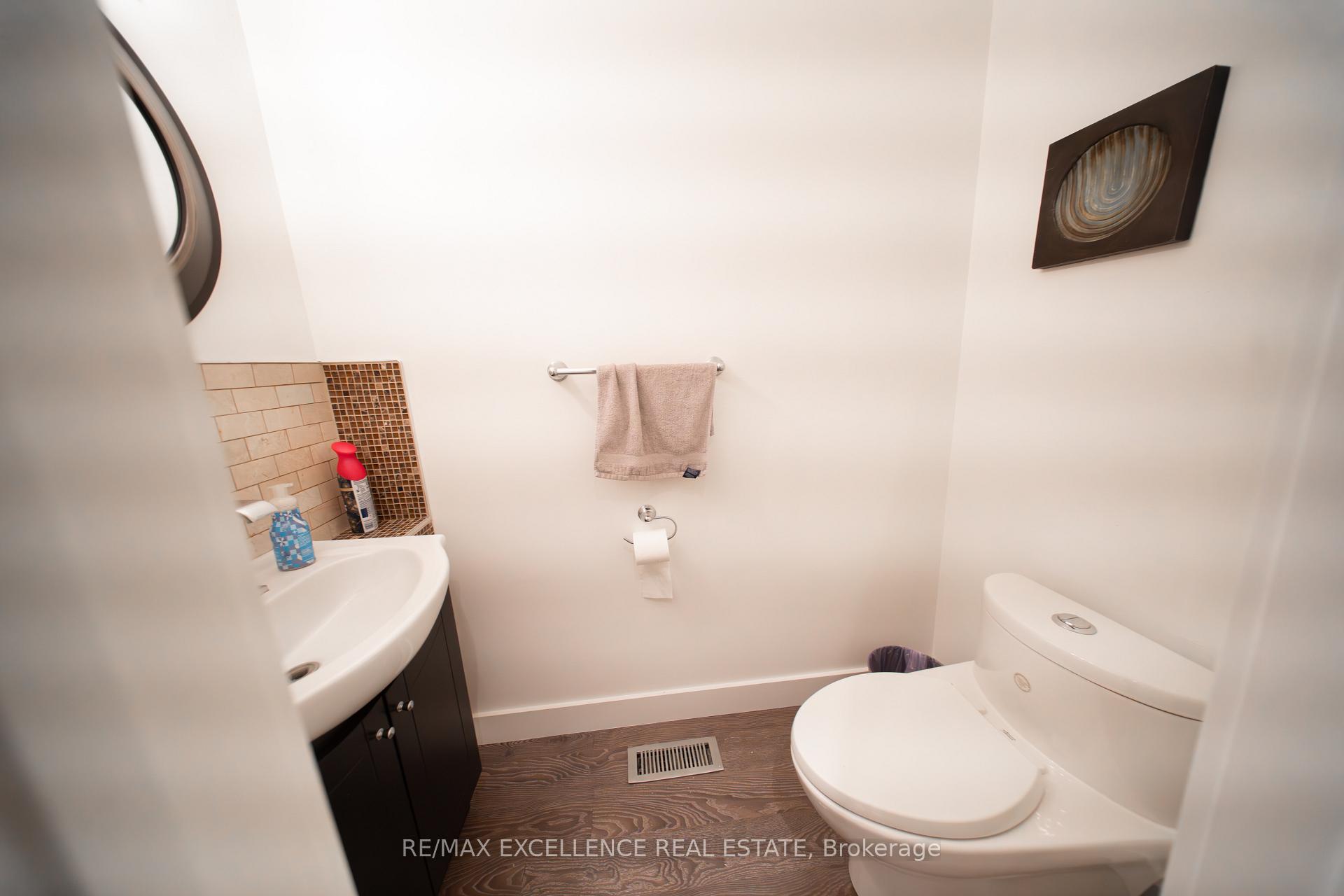Photo 15 of Unit 34, 35 Collins Crescent, Brampton, Brampton North — HOMEH